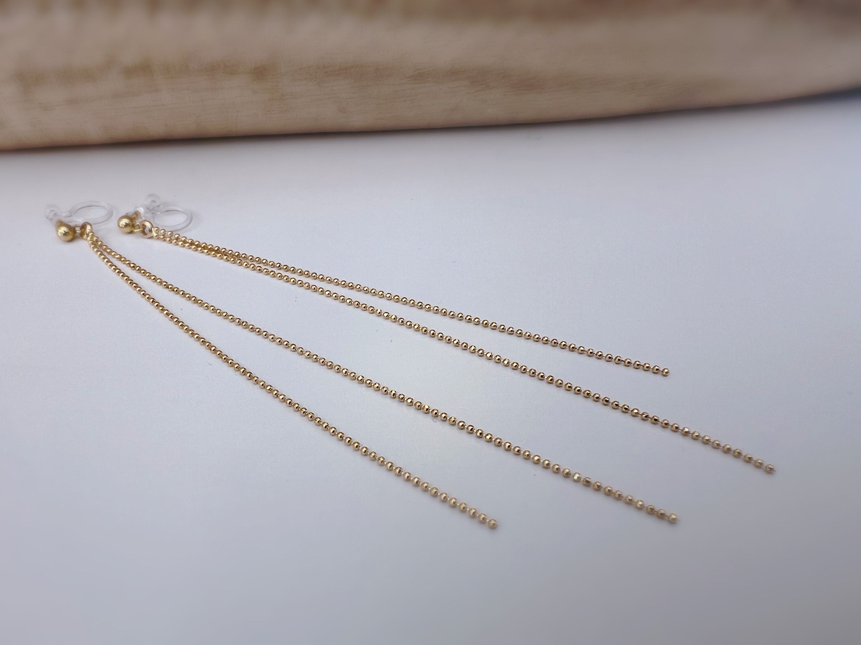 Longues Boucles d'oreilles CLIPS INVISIBLE Double Chaine mini perles tassel Or. Clip d'oreilles chaîne confortable pour oreilles non percées