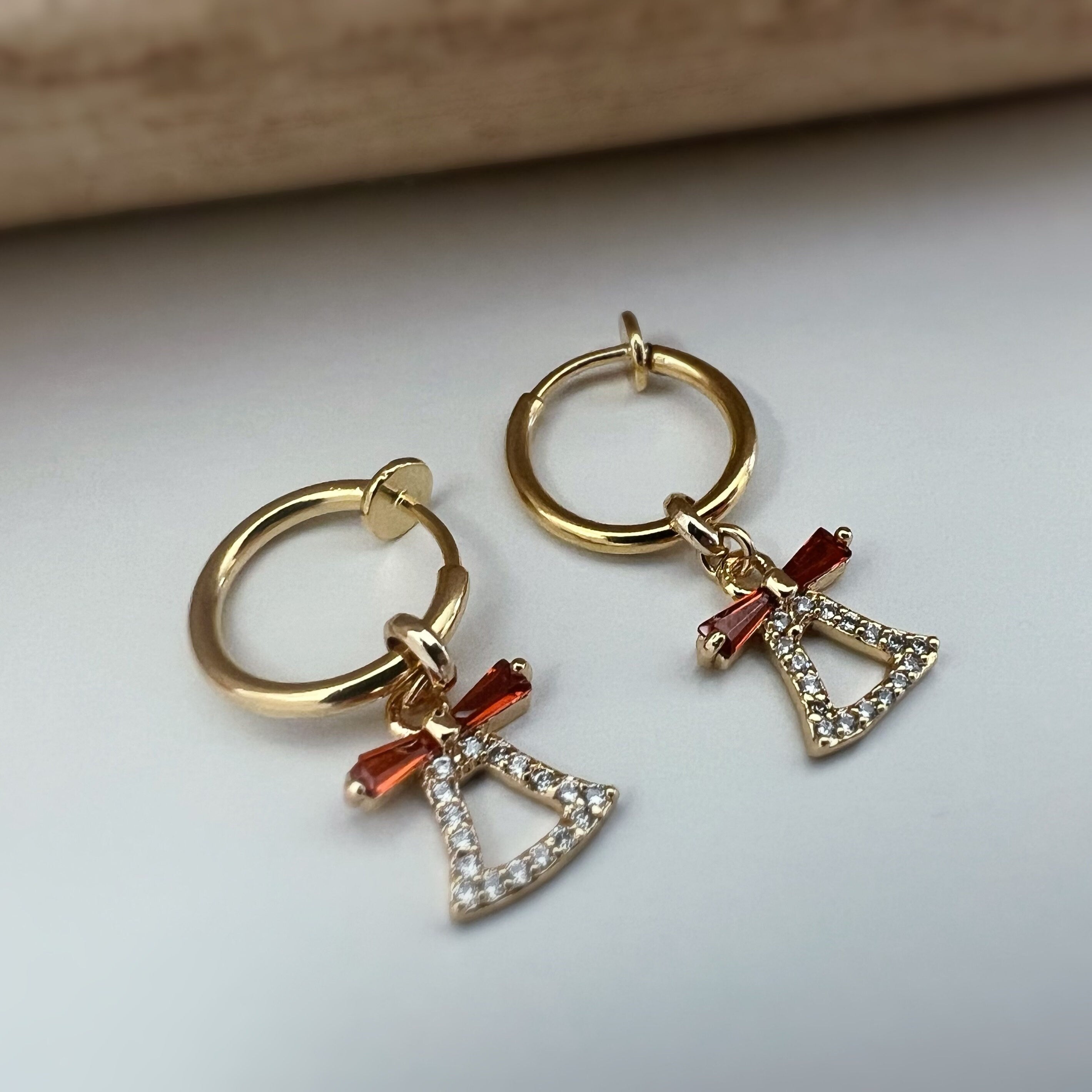 Clips d'oreille 2-EN-1 CLIPS anneaux Créoles doré avec clochette zircon noeud de papillon rouge Bijoux quotidien Anneaux 1.3cm