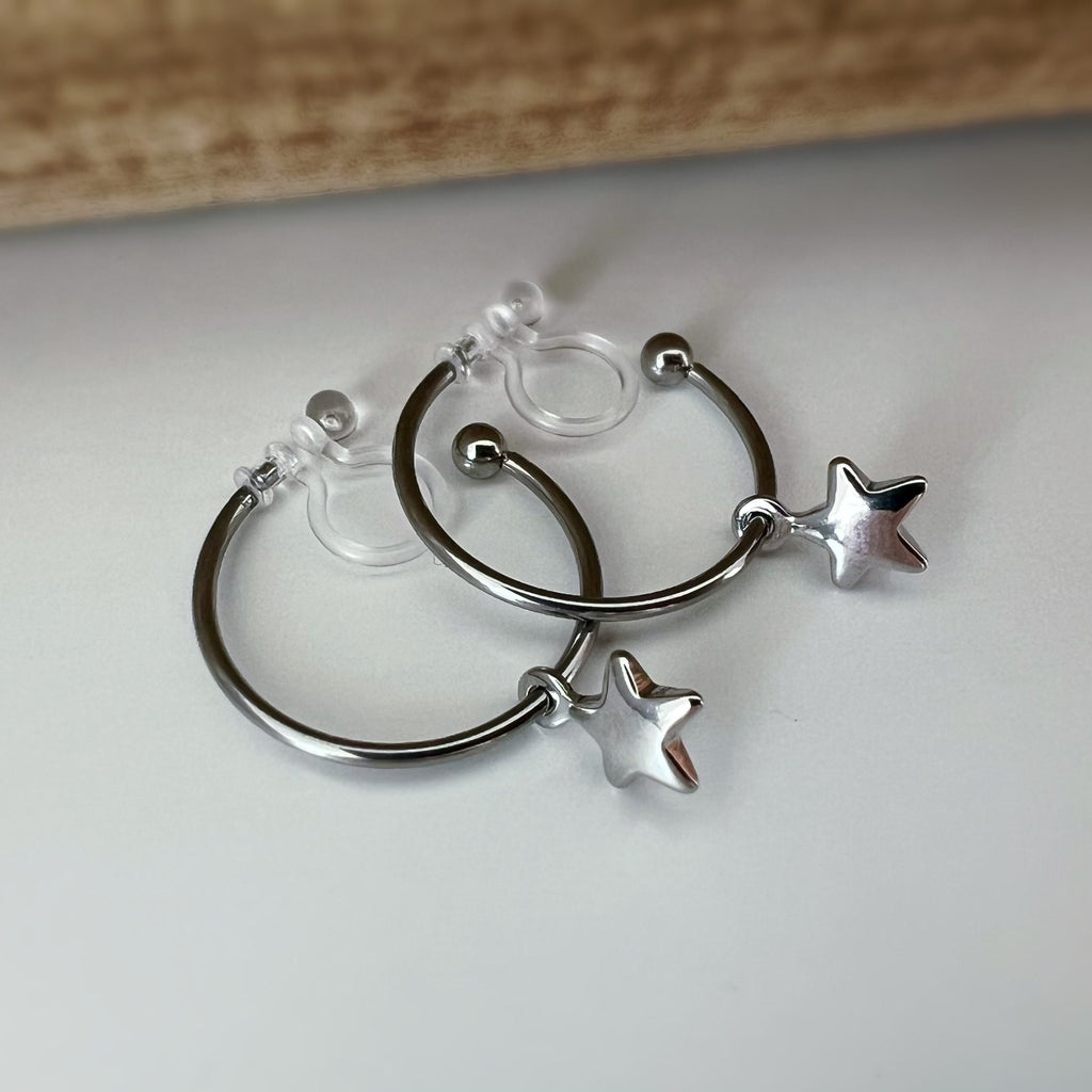 ÉTOILE Invisible Clip Earrings, Star Hoop Rings 25mm, CLIPS Creole silver color. Discreet Delicate. Comfortable.