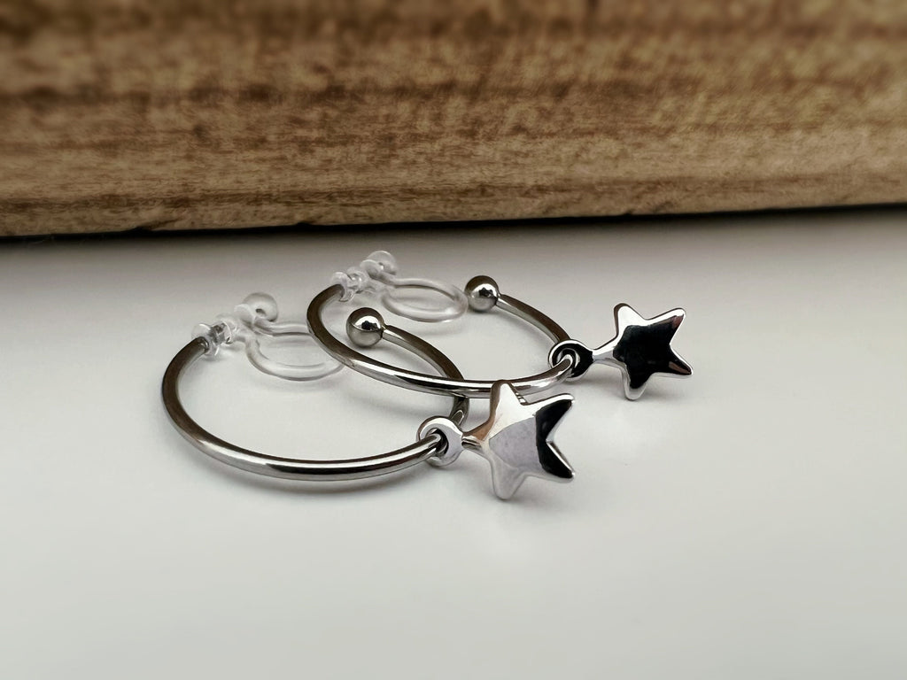 ÉTOILE Invisible Clip Earrings, Star Hoop Rings 25mm, CLIPS Creole silver color. Discreet Delicate. Comfortable.