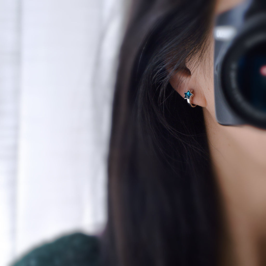 SANS DOULEUR ! Boucles d'oreilles CLIPS Petit cercle argent avec petit étoile bleu. Clips d'oreilles confortable Boucles Délicates