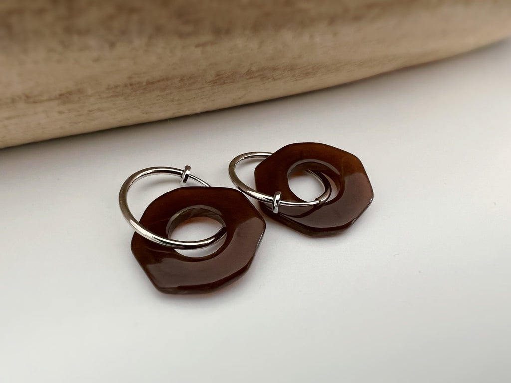 2 IN 1 Hoop Earrings Clips 20mm Silver Irregular Circles Color Coffee, Coffee with milk, Cream. Silver Hoop Ear Clips. Earrings.