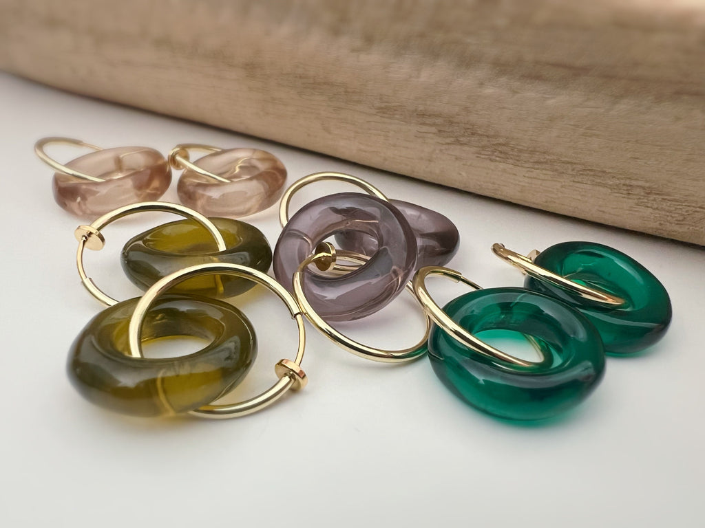 2 EN 1 Créoles Clips 20mm OR Cercle Violet / Vert paon / Beige / Marron. Clips d'oreilles Anneaux Or pour oreilles non percées.