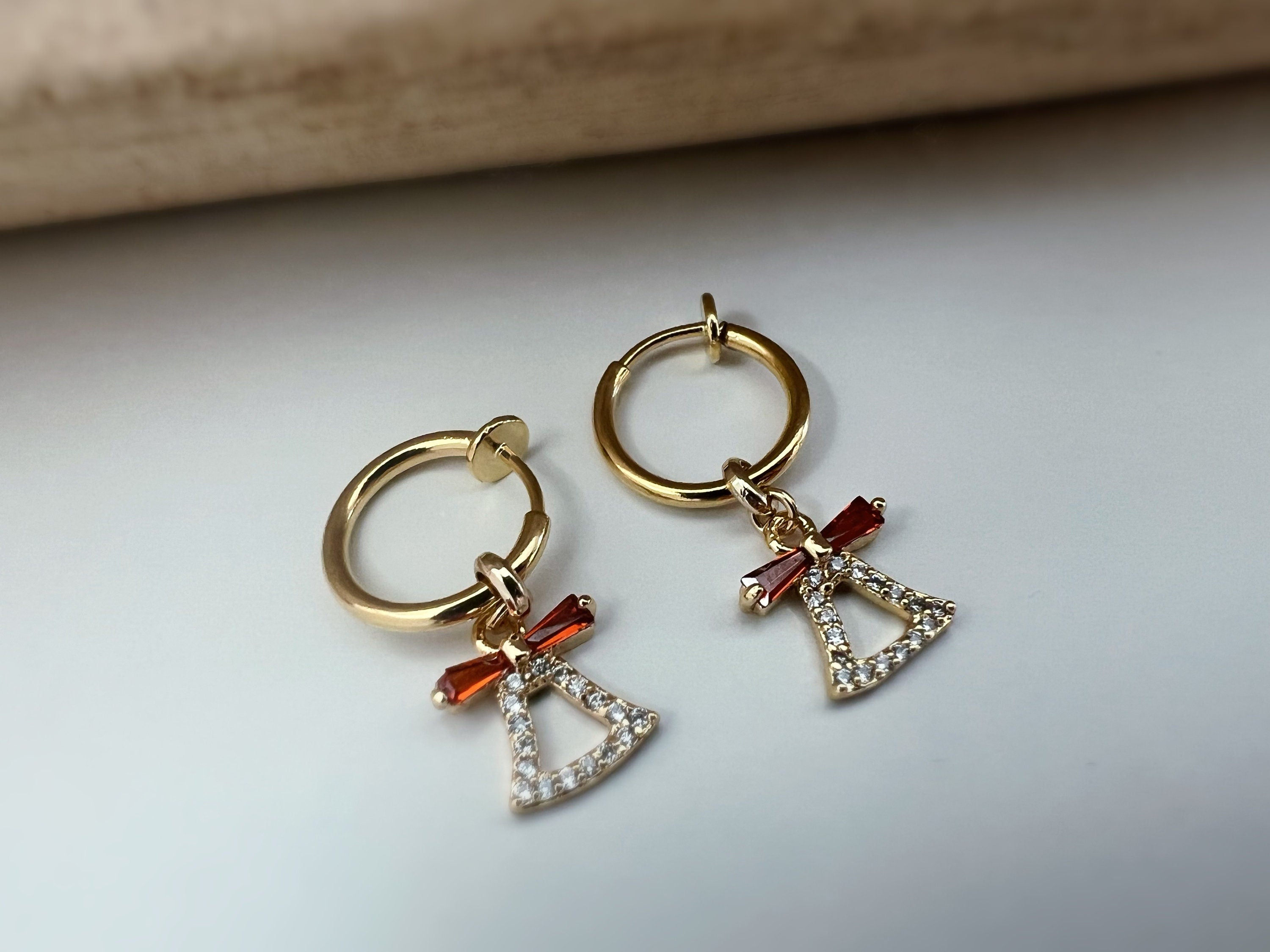 Clips d'oreille 2-EN-1 CLIPS anneaux Créoles doré avec clochette zircon noeud de papillon rouge Bijoux quotidien Anneaux 1.3cm