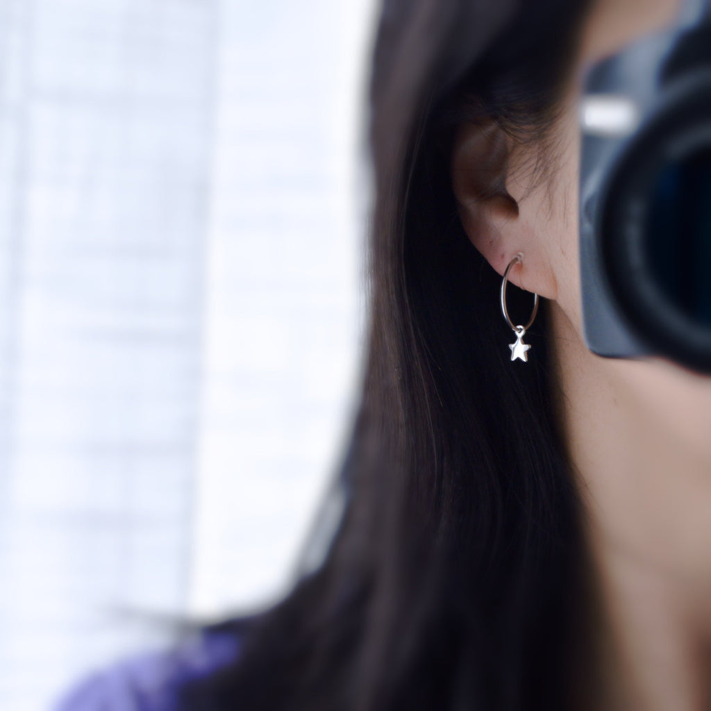 ÉTOILE Invisible Clip Earrings, Star Hoop Rings 25mm, CLIPS Creole silver color. Discreet Delicate. Comfortable.