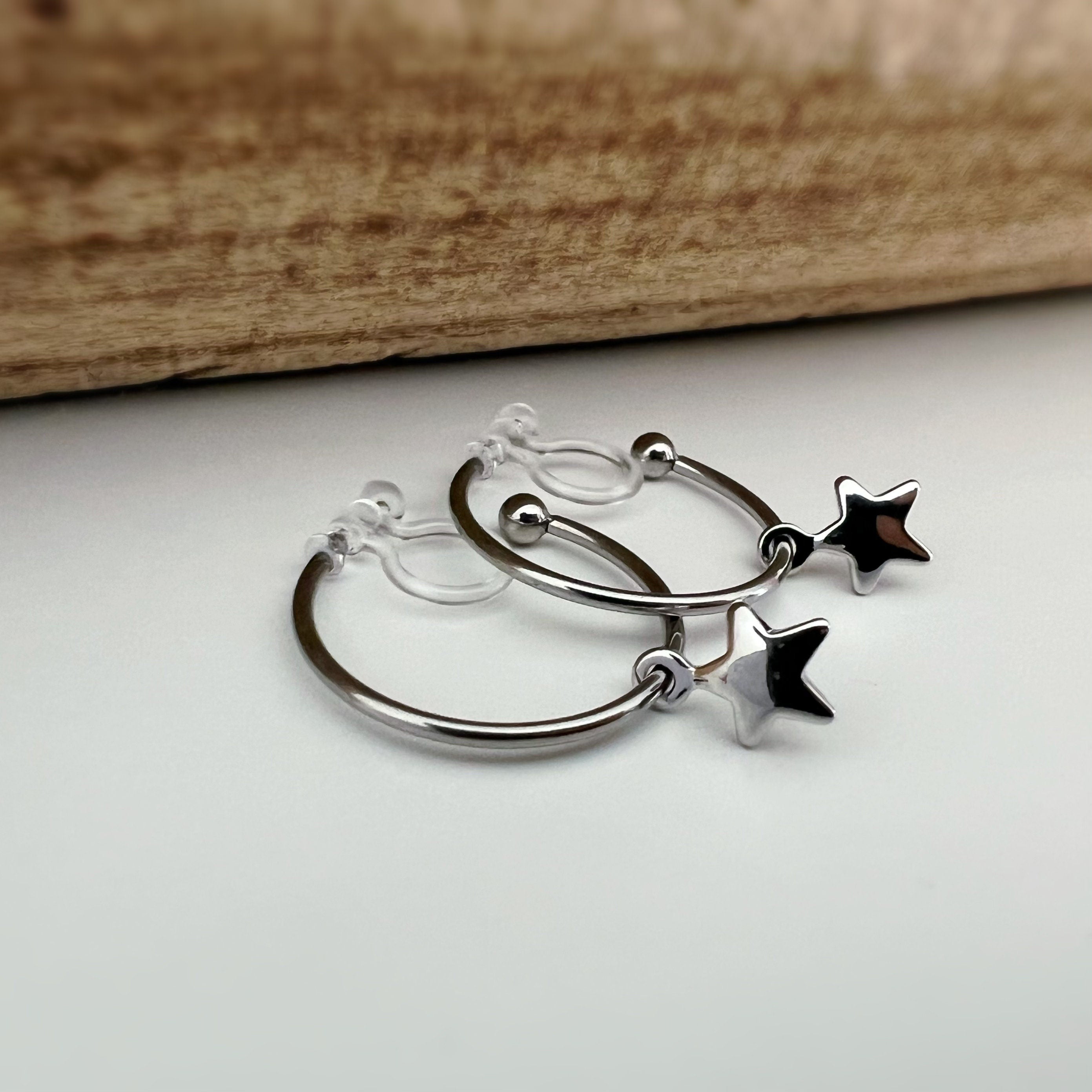 ÉTOILE Invisible Clip Earrings, Star Hoop Rings 25mm, CLIPS Creole silver color. Discreet Delicate. Comfortable.