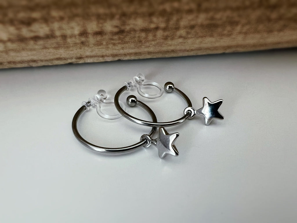 ÉTOILE Invisible Clip Earrings, Star Hoop Rings 25mm, CLIPS Creole silver color. Discreet Delicate. Comfortable.