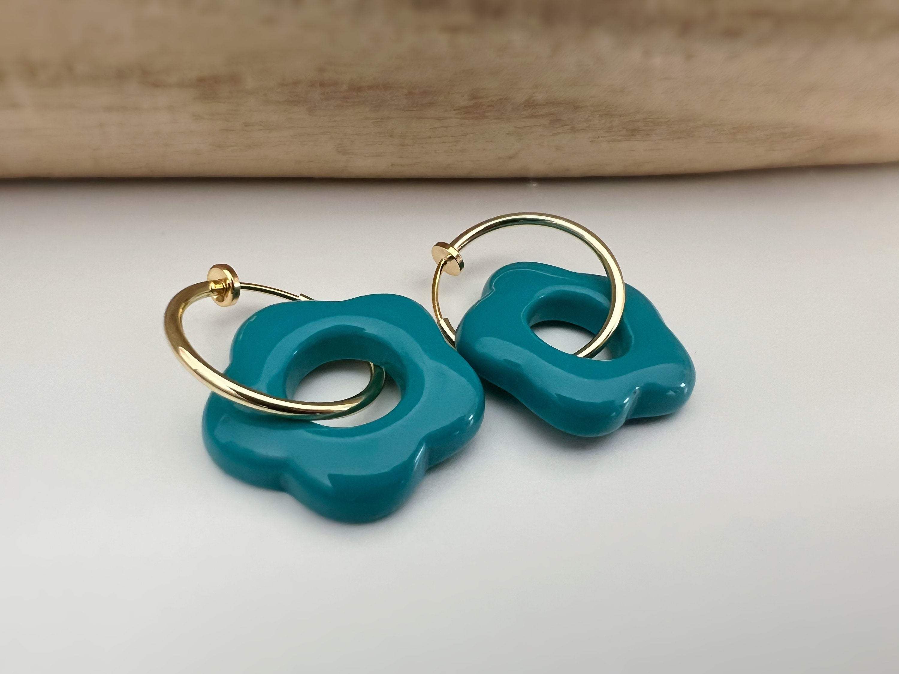 2 EN 1 Créoles Clips 20mm Argent/ Or Cercles fleur jaune / bleu / rose, Clips d'oreilles Anneaux Boucles d'oreilles à clips.