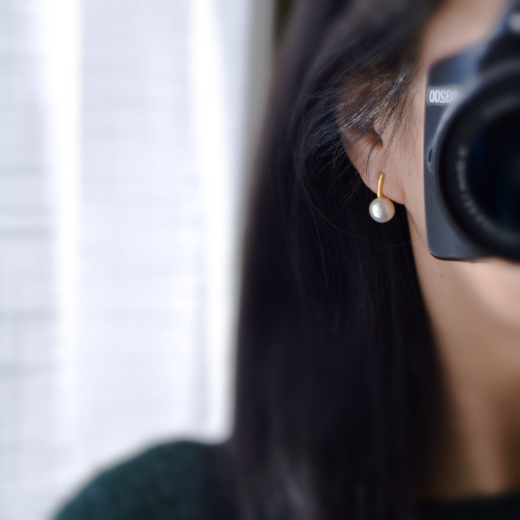 SANS DOULEUR ! Boucles d'oreilles CLIPS U spirale plaqué d'Or Perle blanche 10mm Barre Or. Clips d'oreilles confortable.