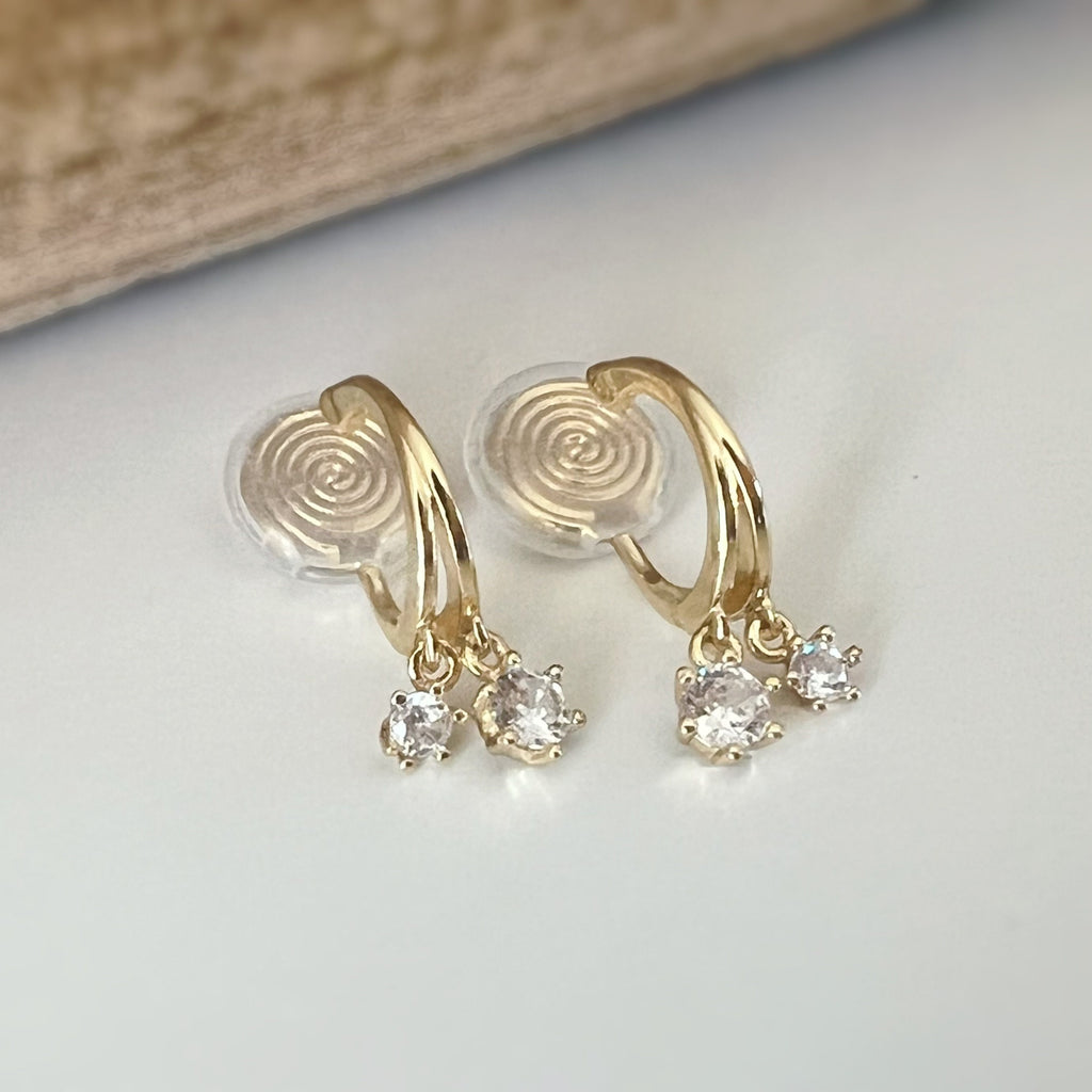 SANS DOULEUR ! Boucles d'oreilles CLIPS U spirale Petit cercle double Mini Pierres Zircon Rond plaqué d'Or. Clips d'oreilles confortable.