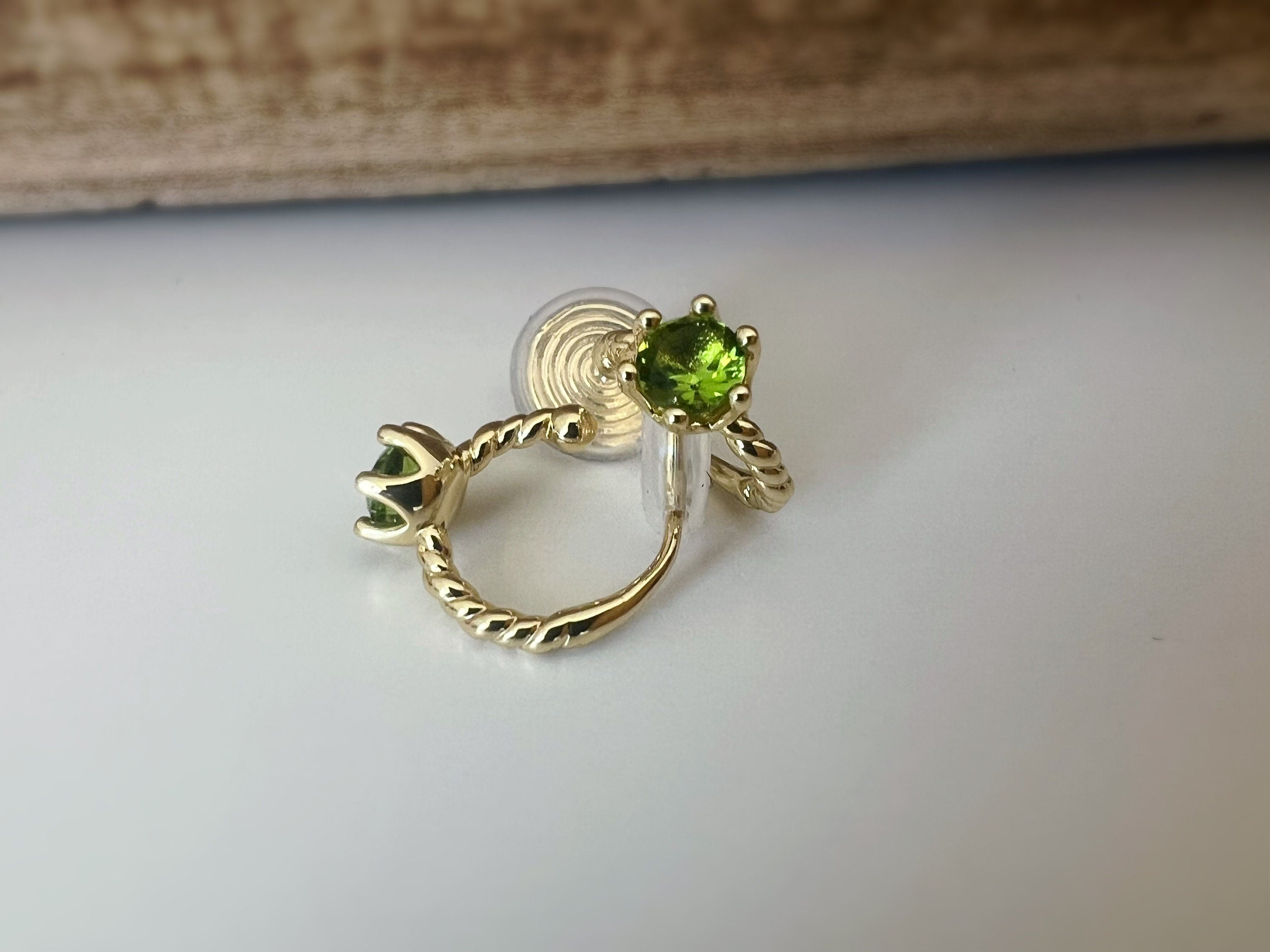 SANS DOULEUR ! Boucles d'oreilles CLIPS U spirale Cercle torsadé Pierre Zircon Rond Vert citron. Plaqué d'Or. Clips d'oreilles confortable