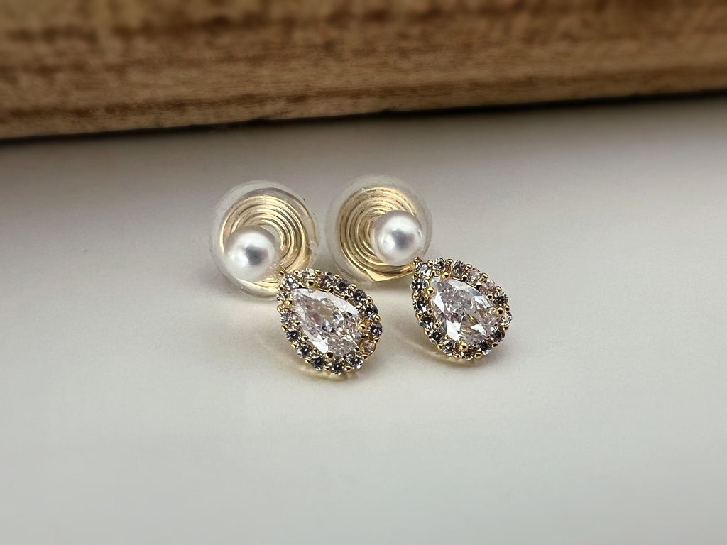 SANS DOULEUR ! Boucles d'oreilles CLIPS U spirale plaqué d'Or mini Perle blanche 4mm Goutte d'eau Zircon. Clips d'oreilles confortable.