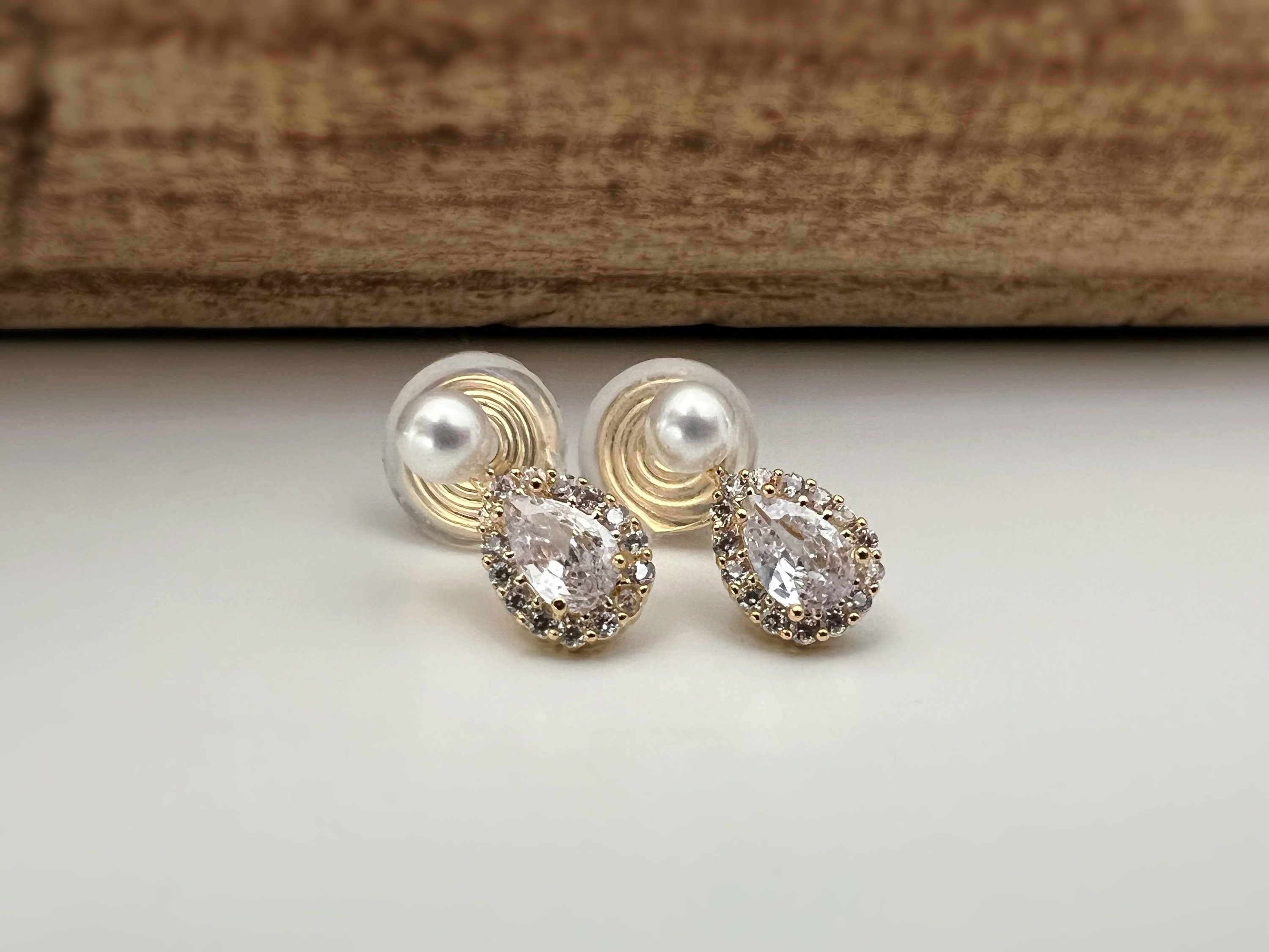 SANS DOULEUR ! Boucles d'oreilles CLIPS U spirale plaqué d'Or mini Perle blanche 4mm Goutte d'eau Zircon. Clips d'oreilles confortable.