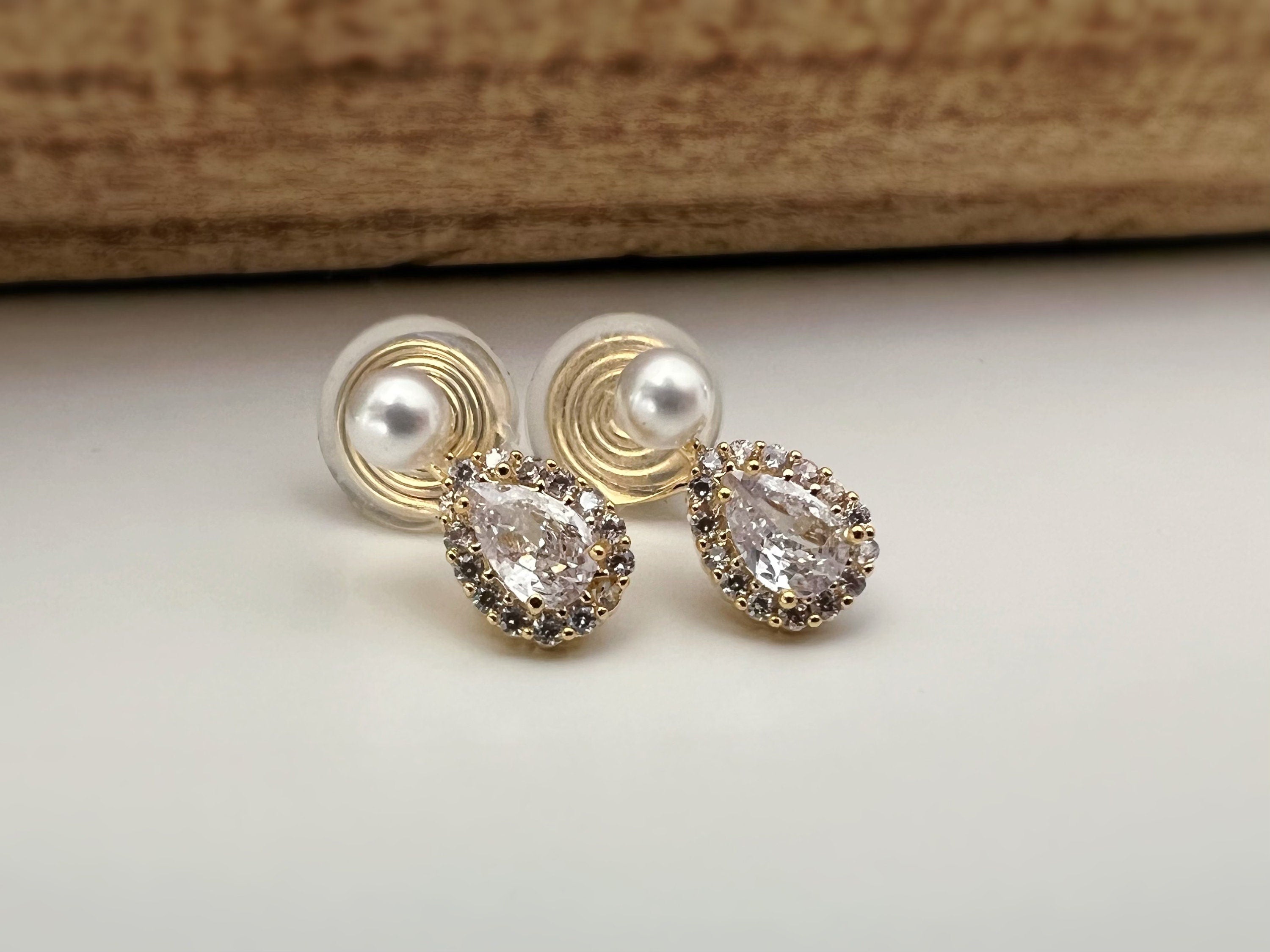 SANS DOULEUR ! Boucles d'oreilles CLIPS U spirale plaqué d'Or mini Perle blanche 4mm Goutte d'eau Zircon. Clips d'oreilles confortable.