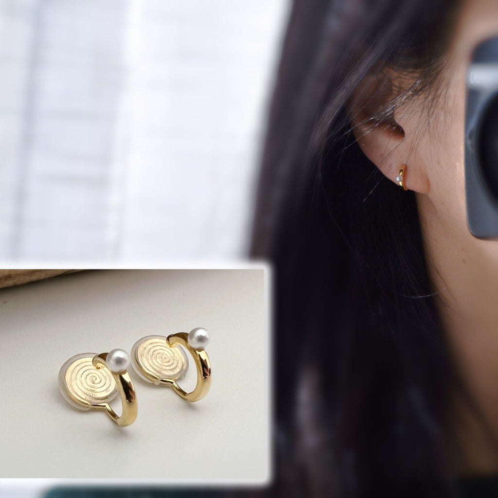 SANS DOULEUR ! Boucles d'oreilles CLIPS Petit cercle or avec mini perle blanche. Clips d'oreilles confortable Boucles Délicates
