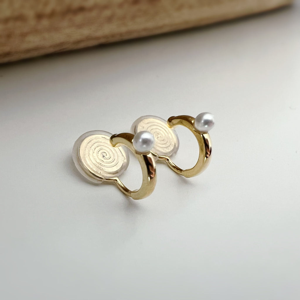 SANS DOULEUR ! Boucles d'oreilles CLIPS Petit cercle or avec mini perle blanche. Clips d'oreilles confortable Boucles Délicates