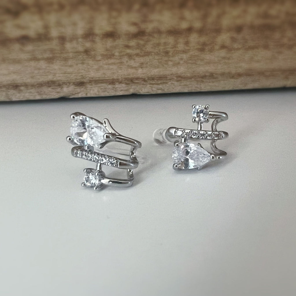 Boucles d'oreilles Clips invisible argent, triple demi-cercle Mini zircon goutte d'eau, Clips d'oreilles. Bijoux quotidien. Prêt à offrir.