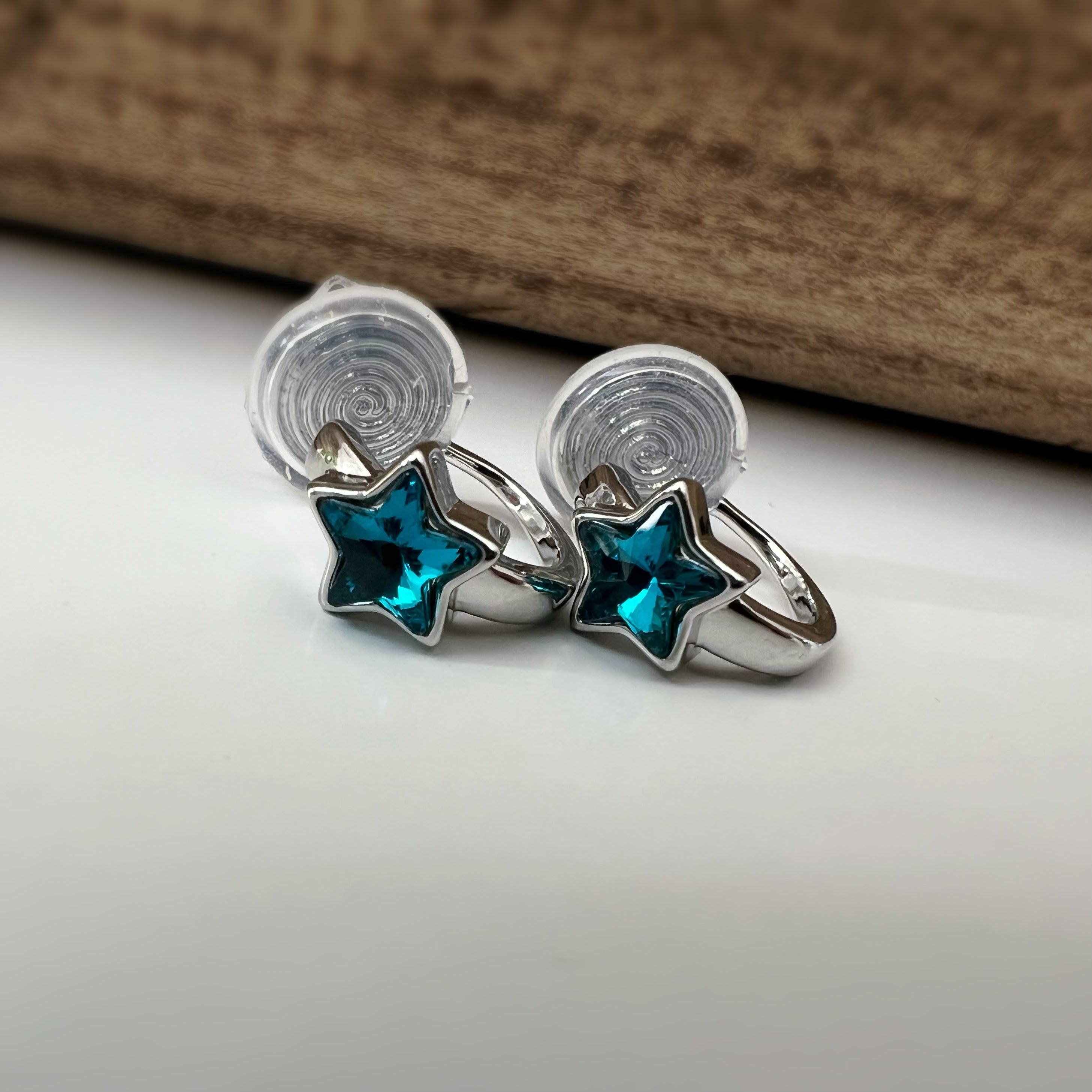 SANS DOULEUR ! Boucles d'oreilles CLIPS Petit cercle argent avec petit étoile bleu. Clips d'oreilles confortable Boucles Délicates