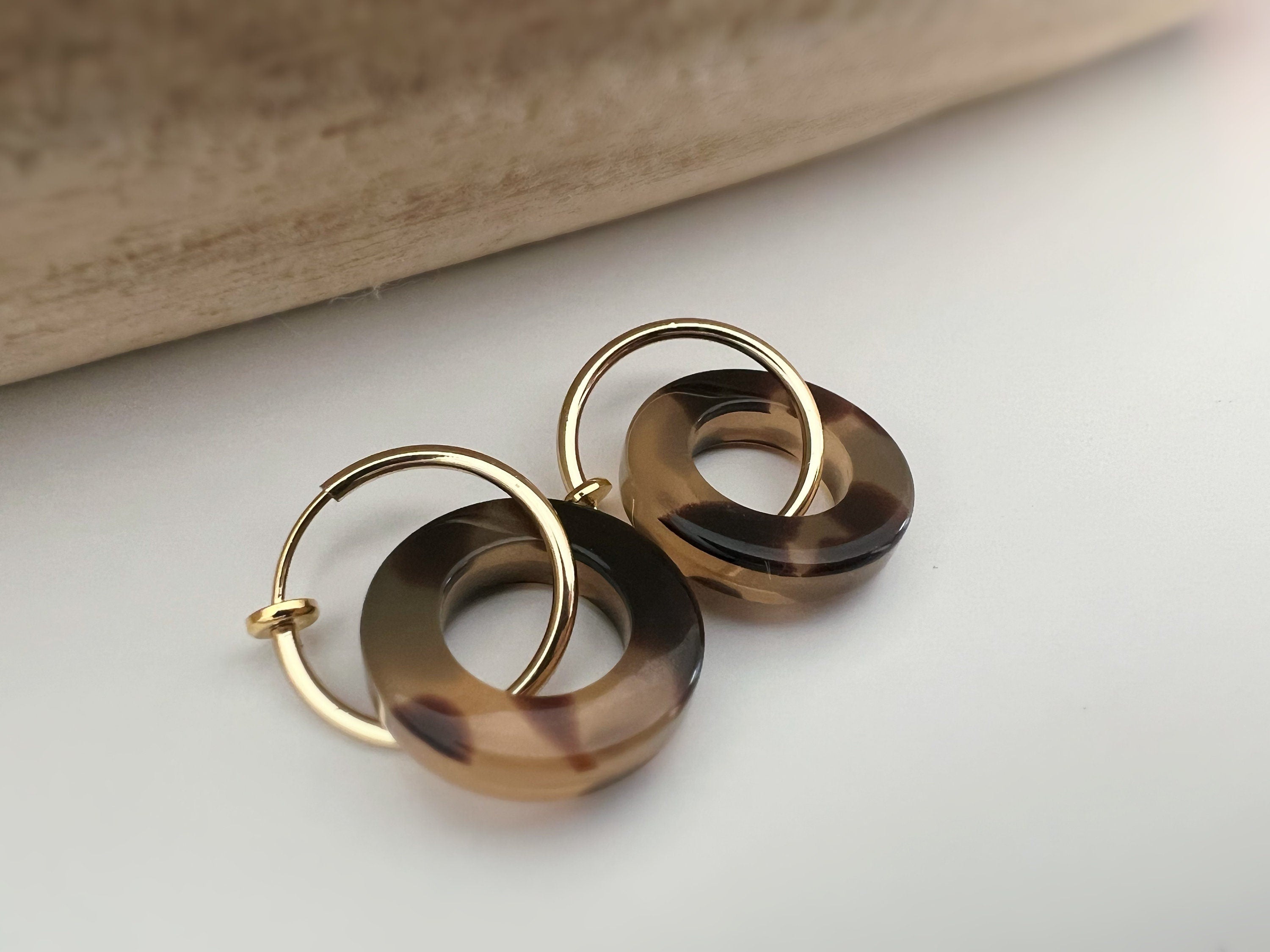 2 EN 1 Créoles Clips 18mm Or/ Argent Cercle écaille de tortue Marron. Clips d'oreilles Anneaux Or/ argent. Boucles d'oreilles.