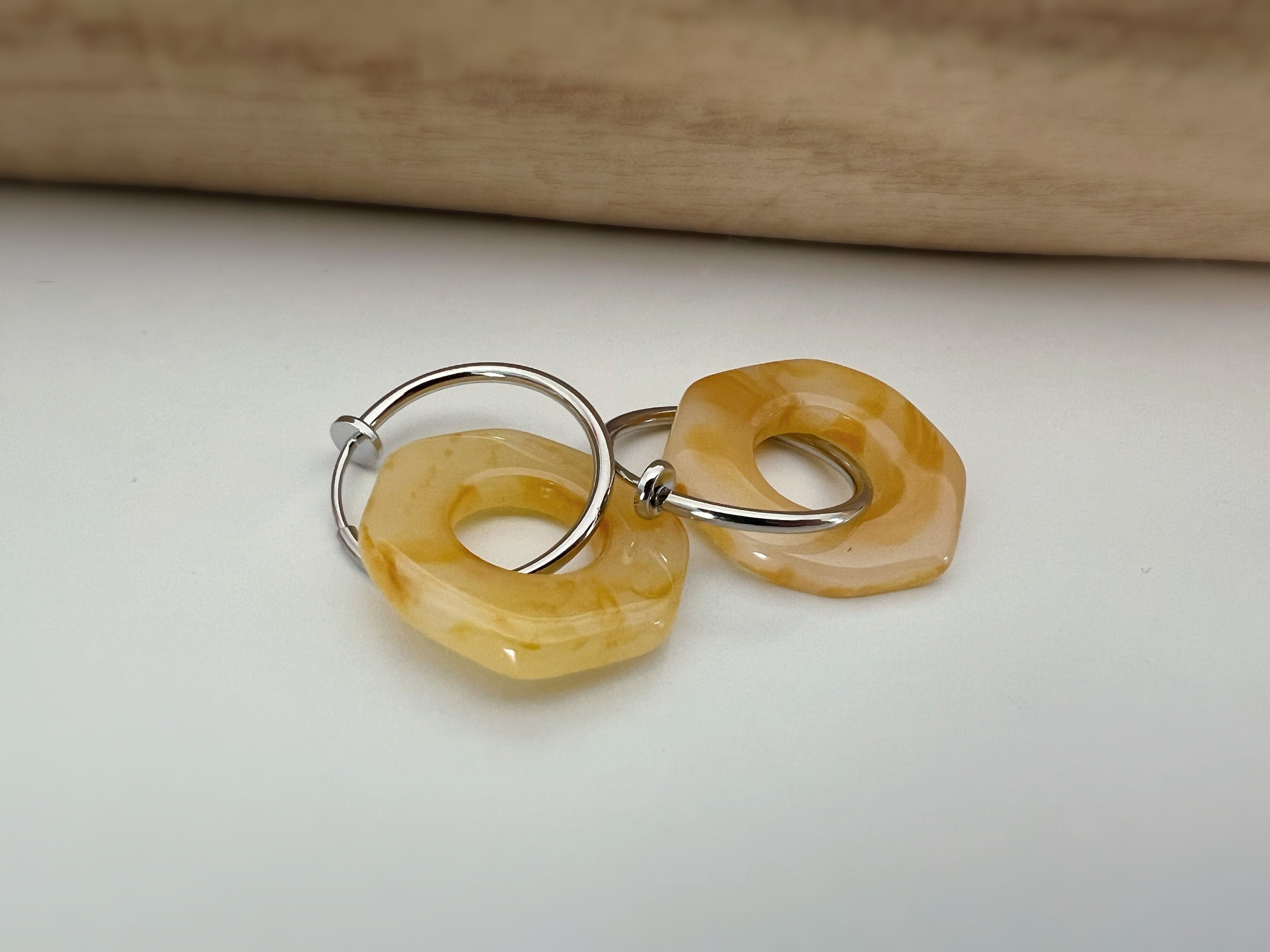 2 IN 1 Hoop Earrings Clips 20mm Silver Irregular Circles Color Coffee, Coffee with milk, Cream. Silver Hoop Ear Clips. Earrings.