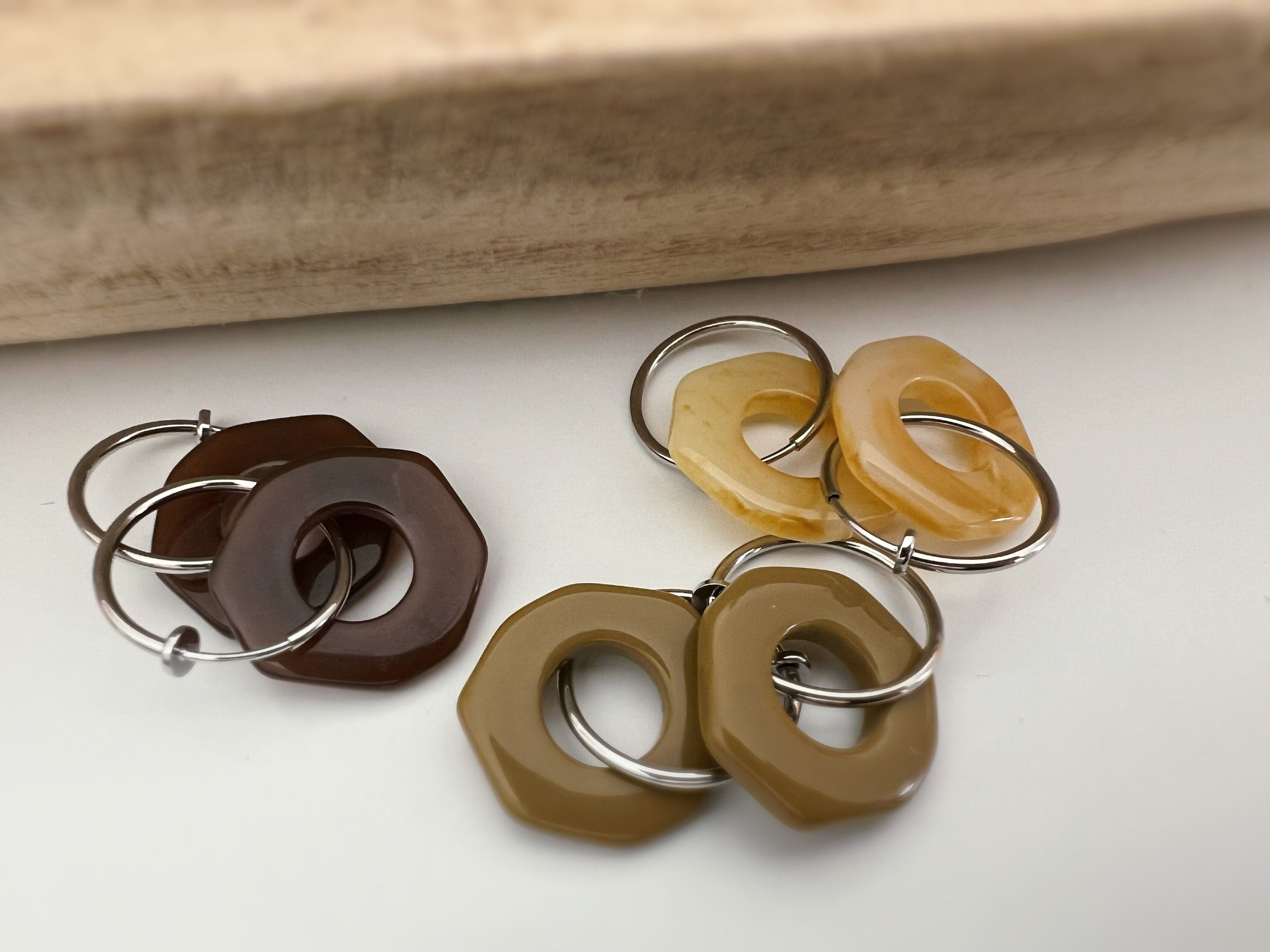 2 IN 1 Hoop Earrings Clips 20mm Silver Irregular Circles Color Coffee, Coffee with milk, Cream. Silver Hoop Ear Clips. Earrings.