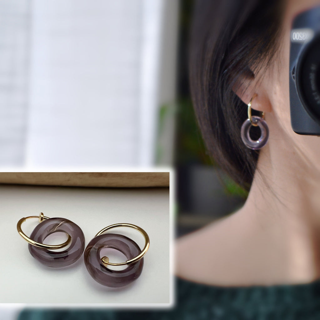 2 EN 1 Créoles Clips 20mm OR Cercle Violet / Vert paon / Beige / Marron. Clips d'oreilles Anneaux Or pour oreilles non percées.