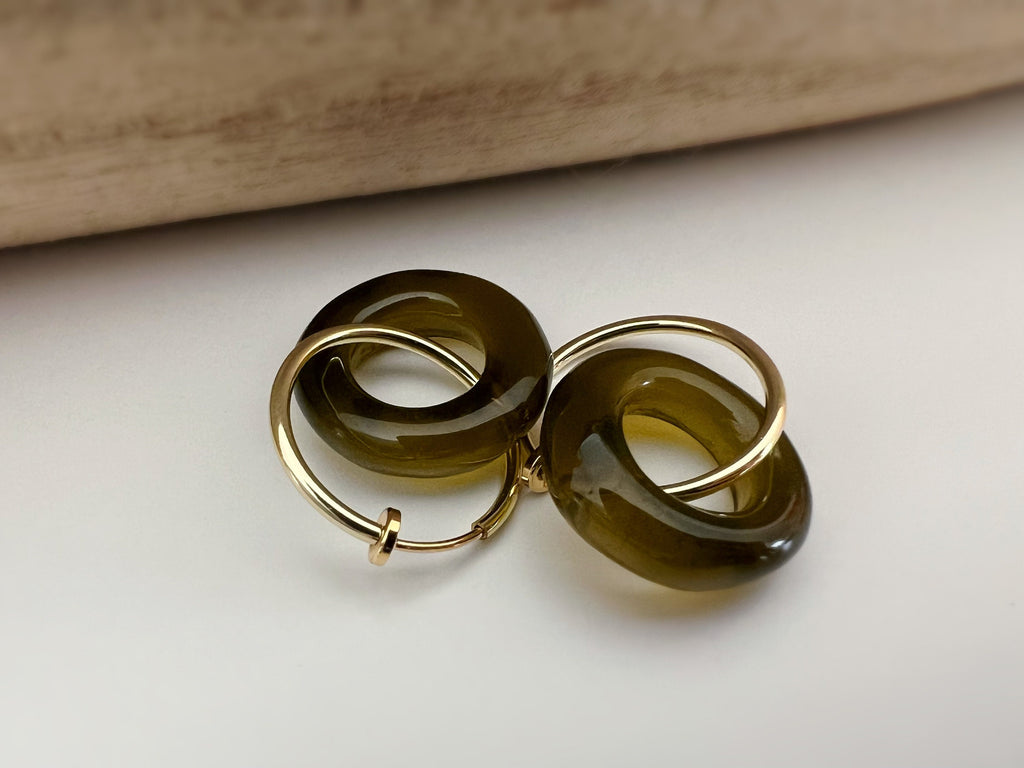 2 EN 1 Créoles Clips 20mm OR Cercle Violet / Vert paon / Beige / Marron. Clips d'oreilles Anneaux Or pour oreilles non percées.