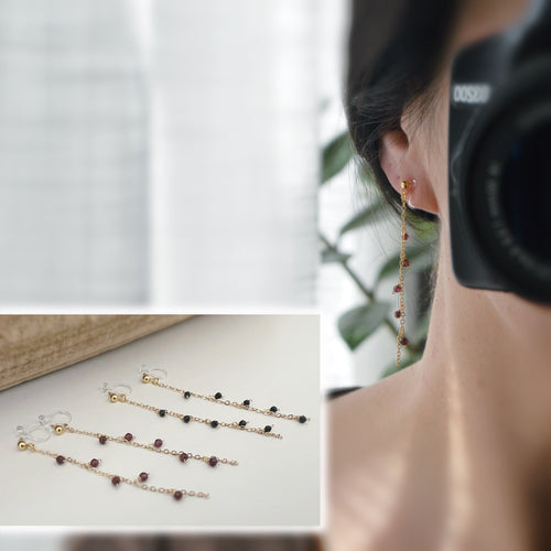 Longues Boucles d'oreilles Clips INVISIBLES, Clips d'oreilles pendants Mini perles facettes Rouge / Noir Chaîne or. Bijoux quotidien.