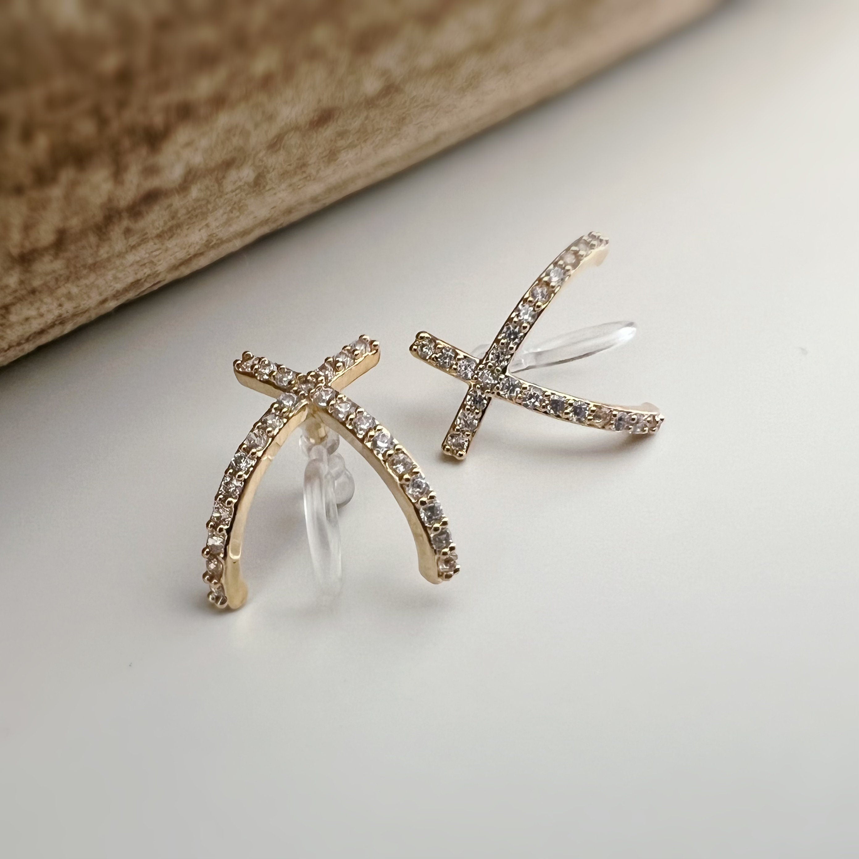 Cross mini zircon Clips Invisible gold color, Clips for non-pierced ears comfortable discreet delicate. Gifts Ready to give