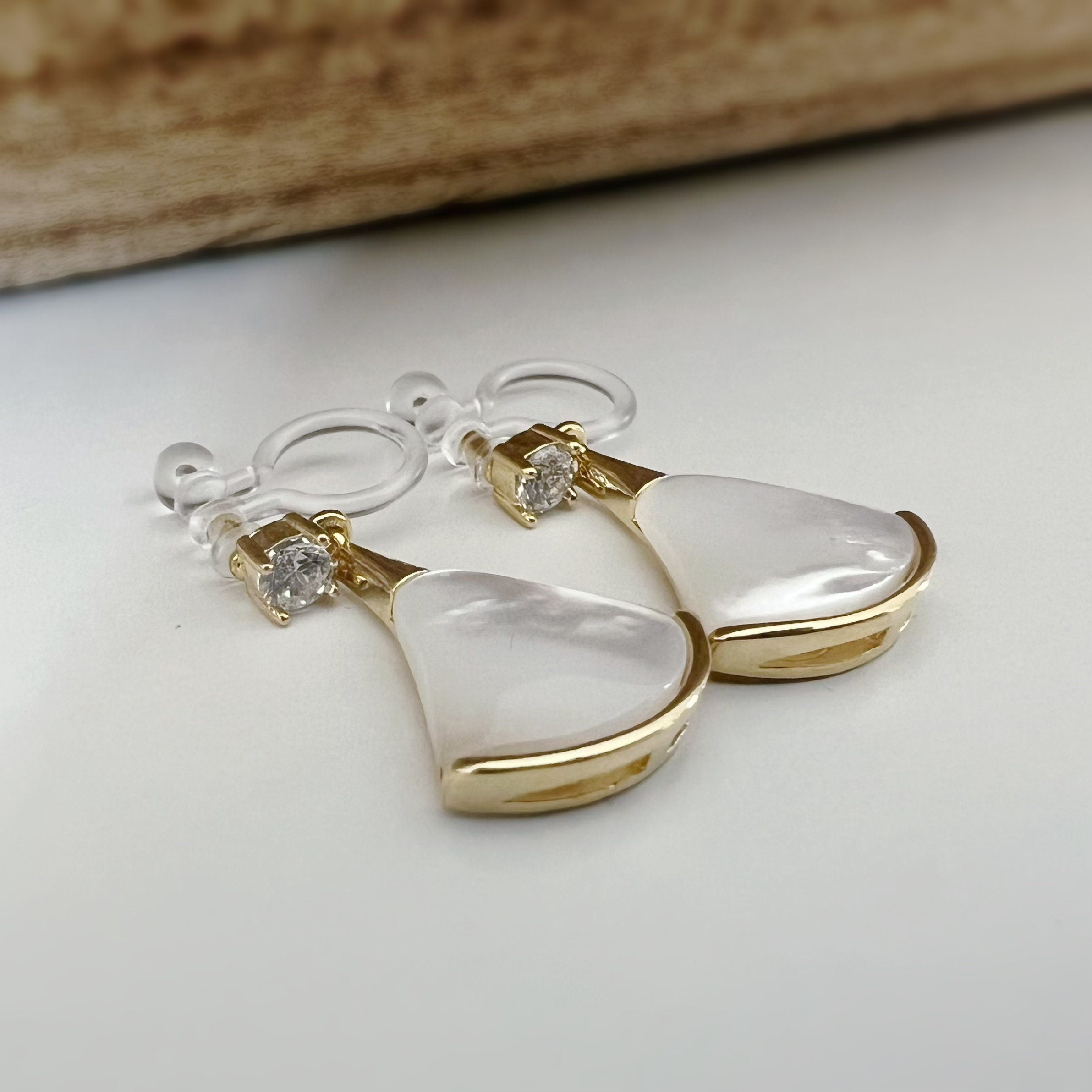 Invisible ear CLIPS Gold / Silver White mother-of-pearl fan shape Small round Zircon. Delicate minimalist earrings