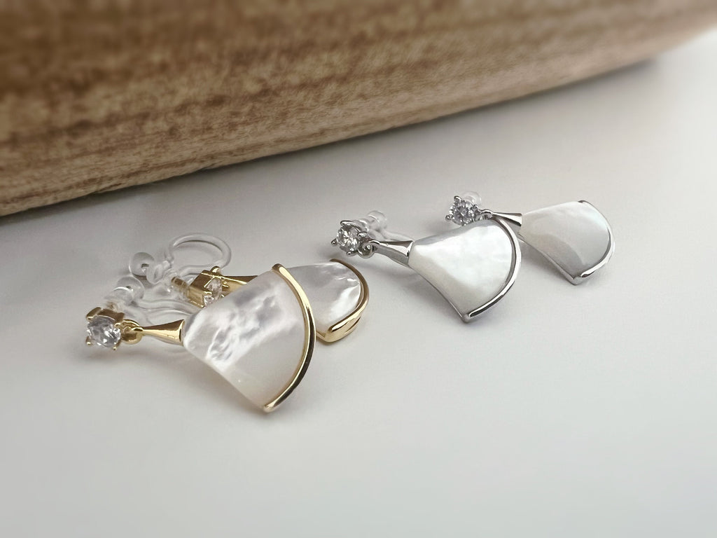 Invisible ear CLIPS Gold / Silver White mother-of-pearl fan shape Small round Zircon. Delicate minimalist earrings