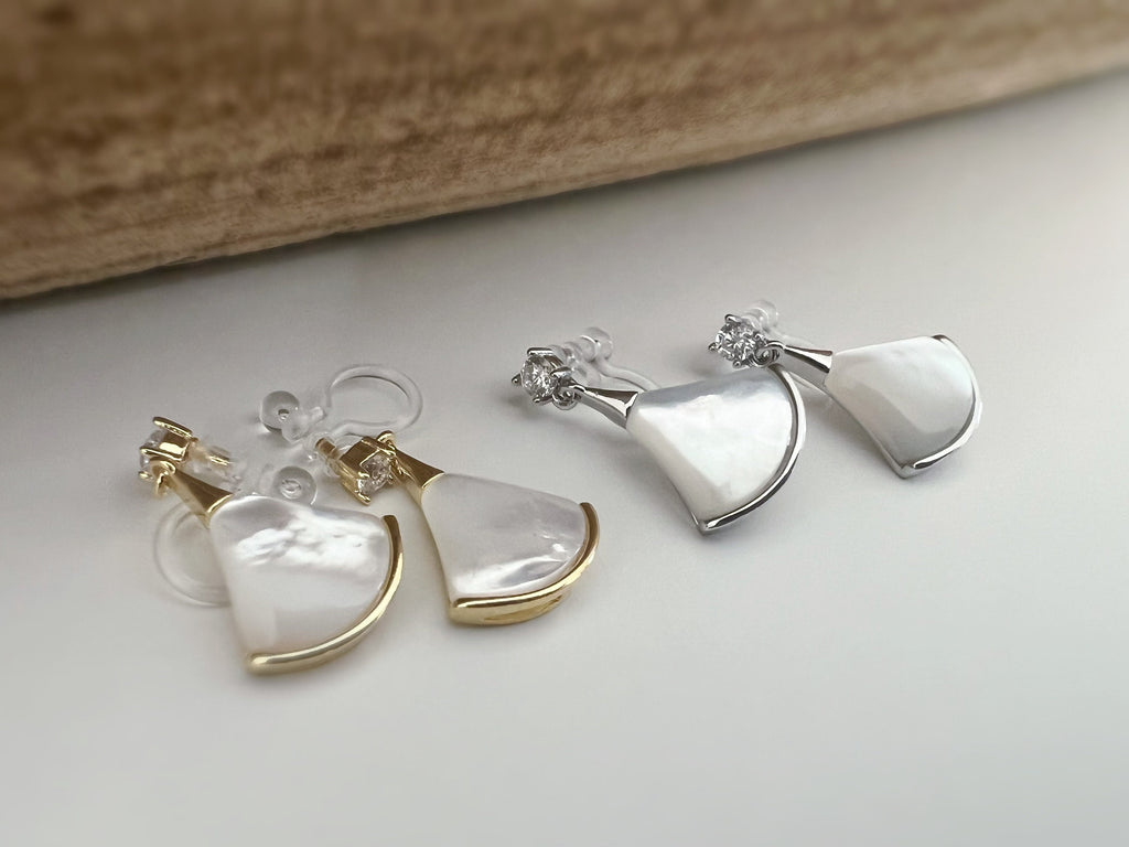 Invisible ear CLIPS Gold / Silver White mother-of-pearl fan shape Small round Zircon. Delicate minimalist earrings