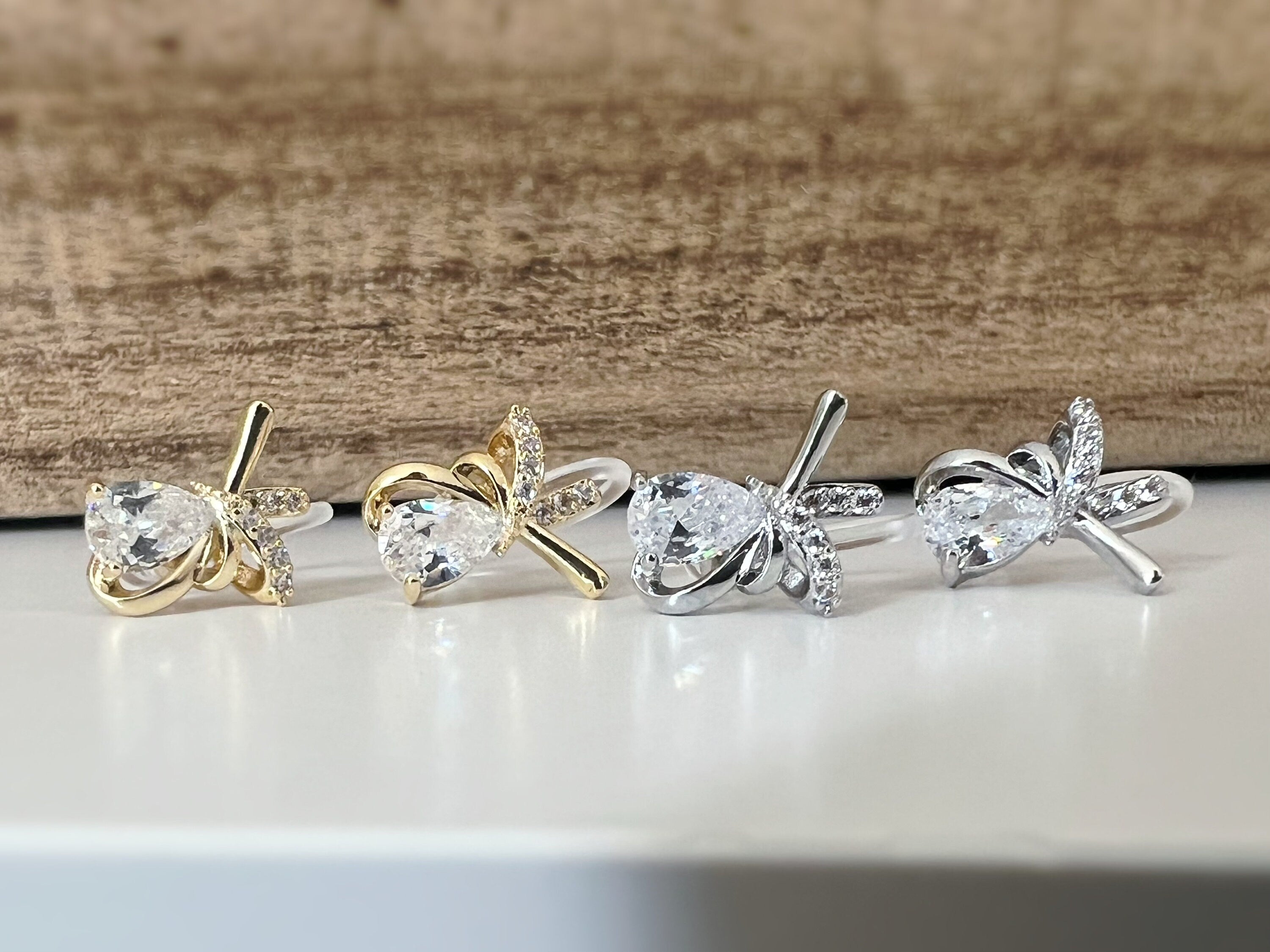 Clips d'oreilles invisibles Noeud de papillon mini pierre zircon goutte d'eau transparent. CLIPS confortable prêt à offrir