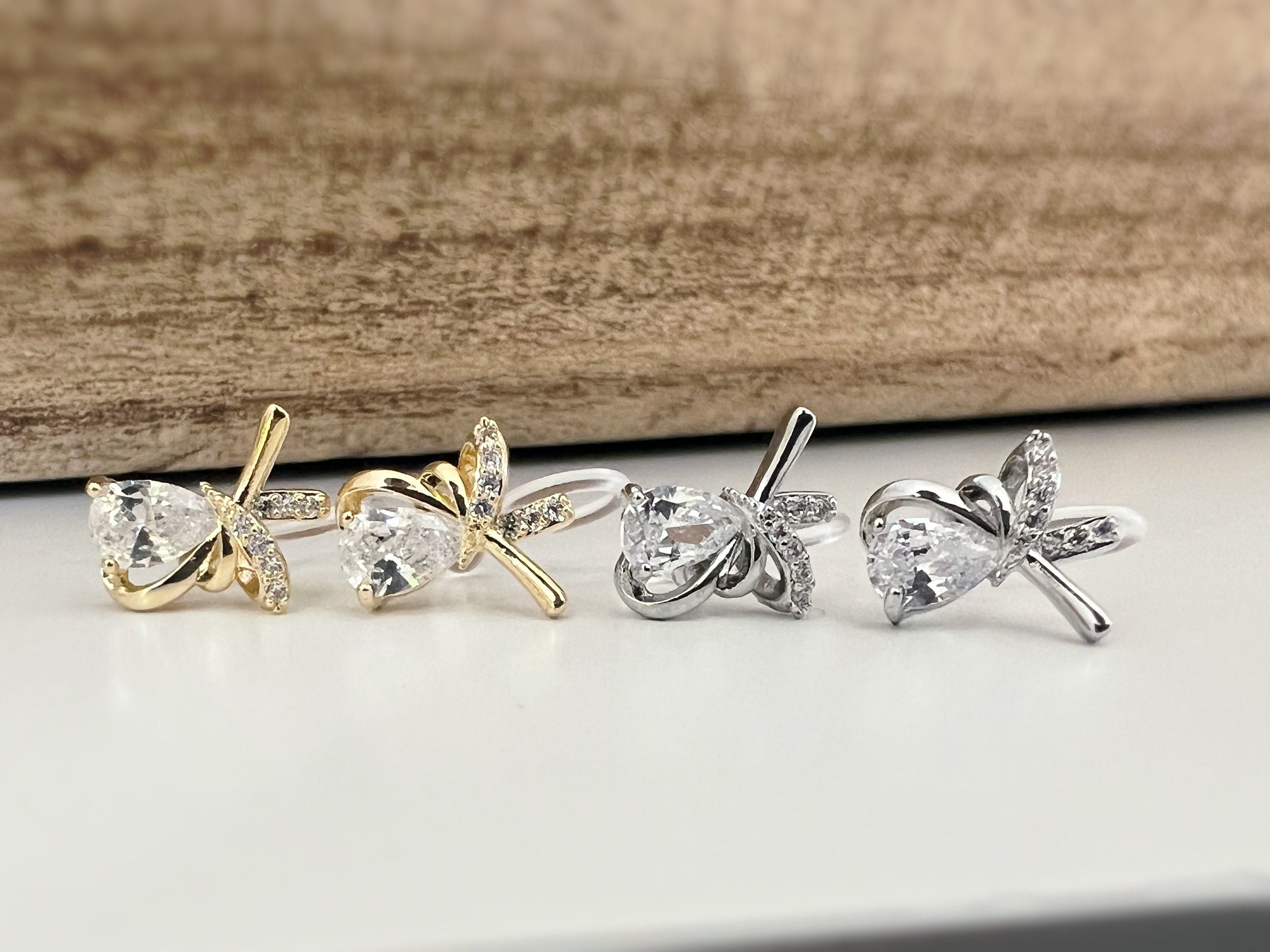 Clips d'oreilles invisibles Noeud de papillon mini pierre zircon goutte d'eau transparent. CLIPS confortable prêt à offrir