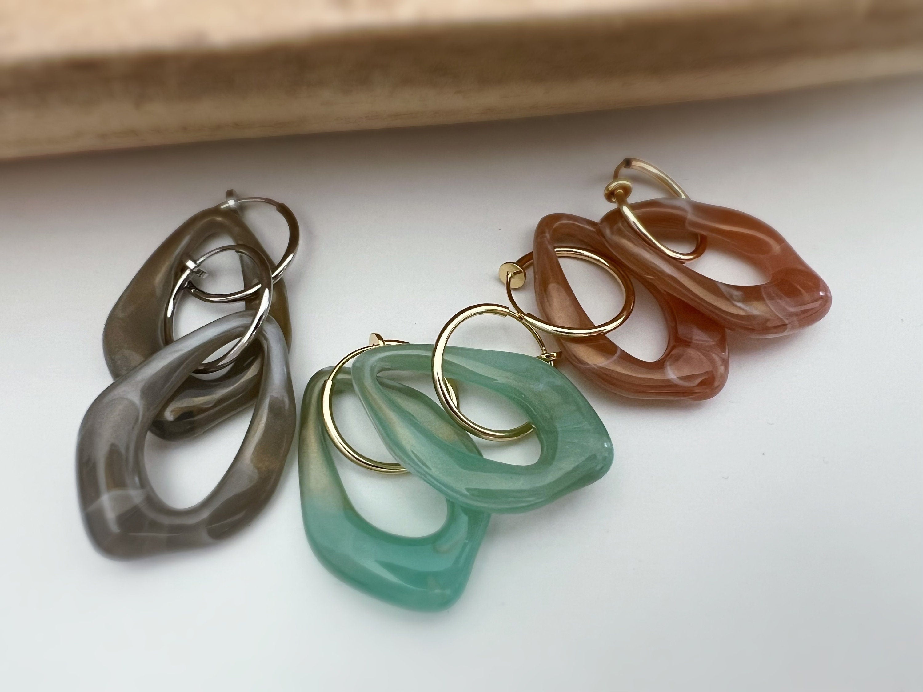 2 EN 1, Clips d'oreilles Anneaux Grand Losange Acétate Vert Marron transparent. Créoles Clips 20mm Argent / Or. CLIPS confortable