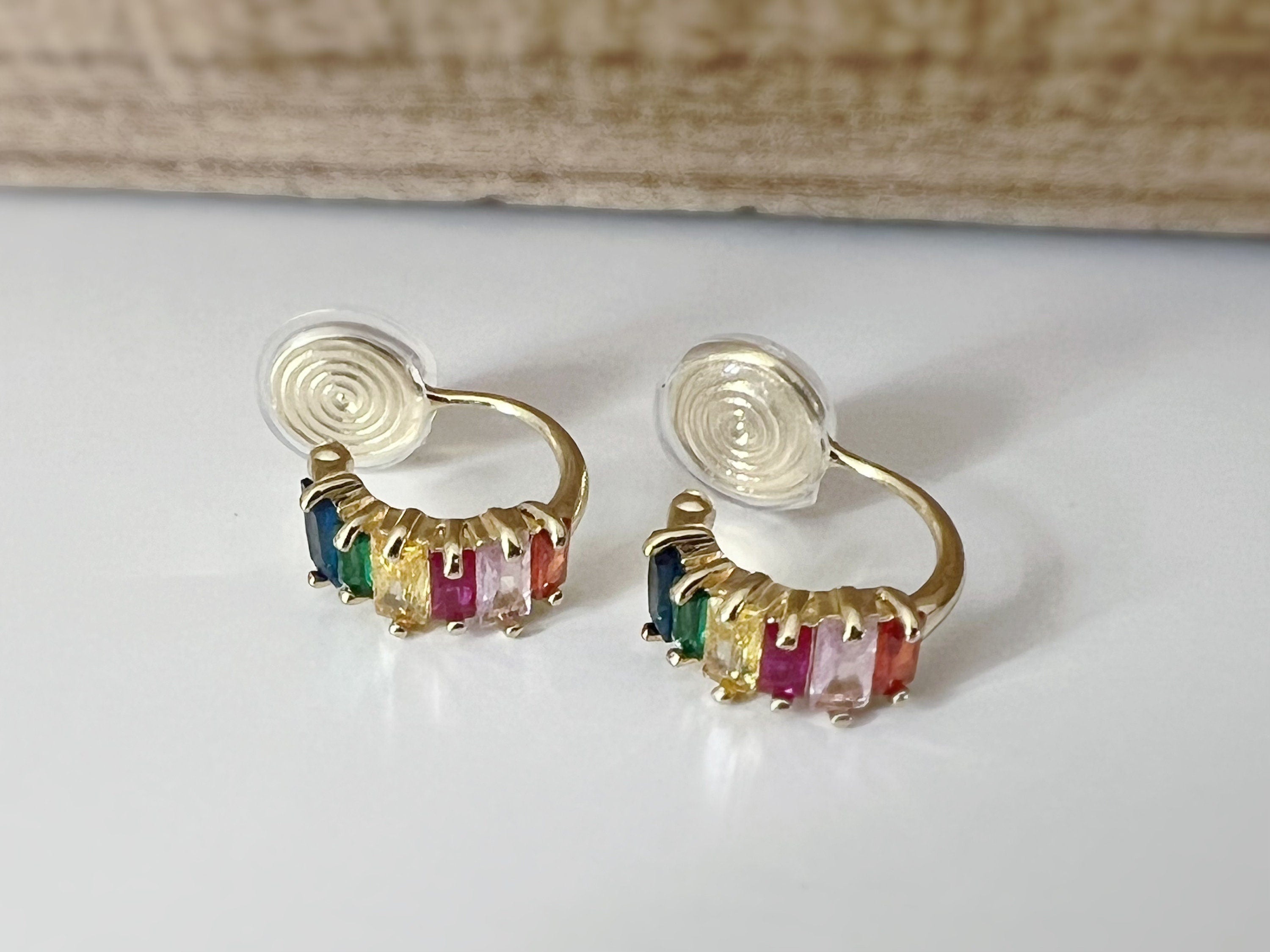 SANS DOULEUR ! Boucles d'oreilles CLIPS U spirale Cercle Mini Zircon rectangle coloré arc-en-ciel plaqué d'Or. Clips d'oreilles confortable.