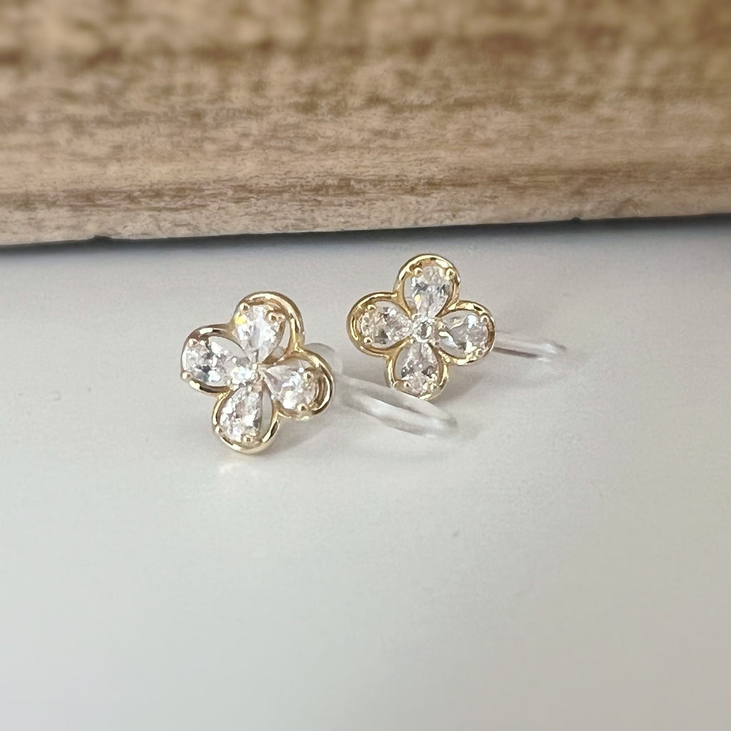 Mini CLIPS d'oreilles invisibles, Mini Fleur quatre pétales Or Zircon, Boucles d'oreilles clips confortable délicat minimaliste
