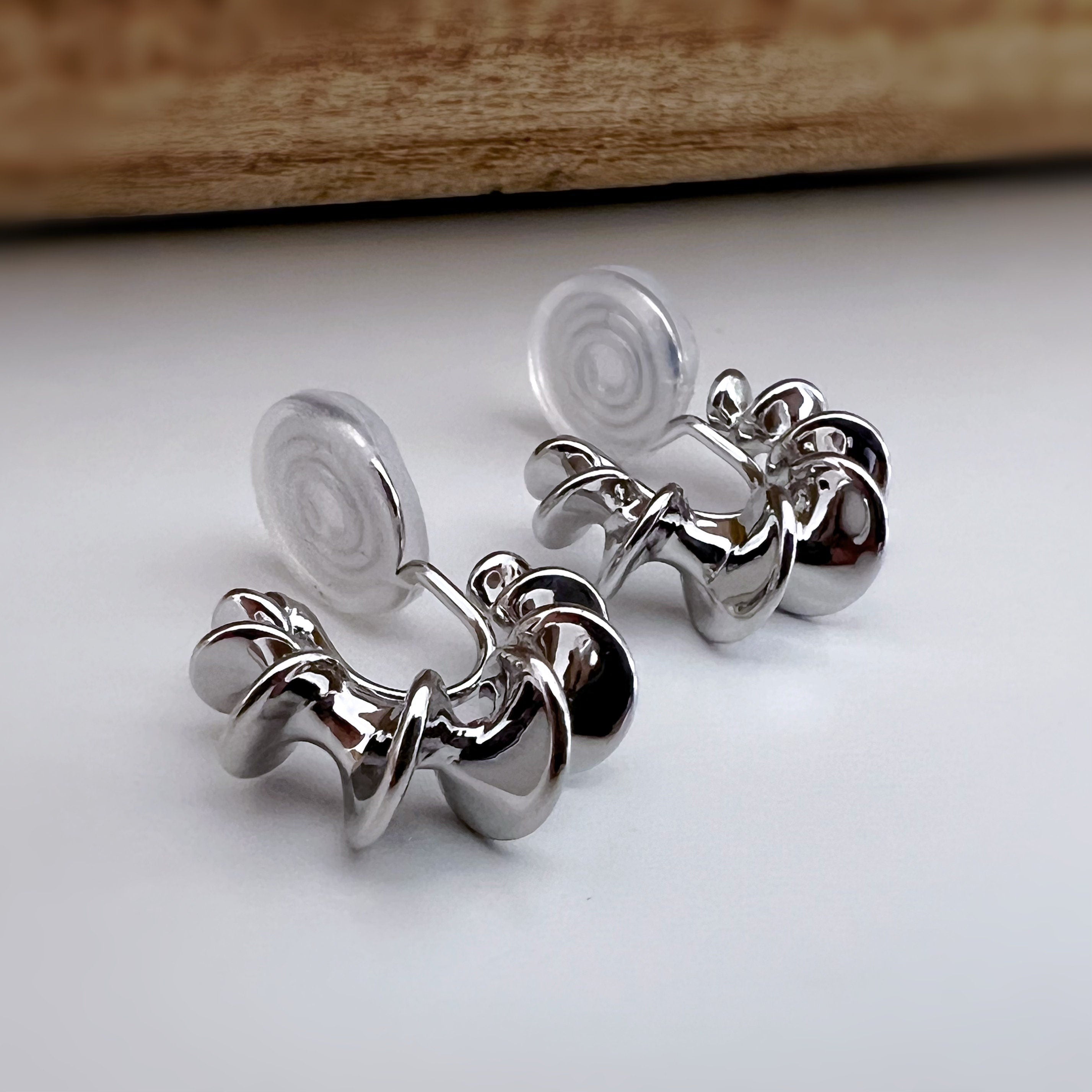 SANS DOULEUR ! Boucles d'oreilles CLIPS U spirale Petit cercle torsadé couleur Or / Argent. Clips d'oreilles confortable Boucles Délicates