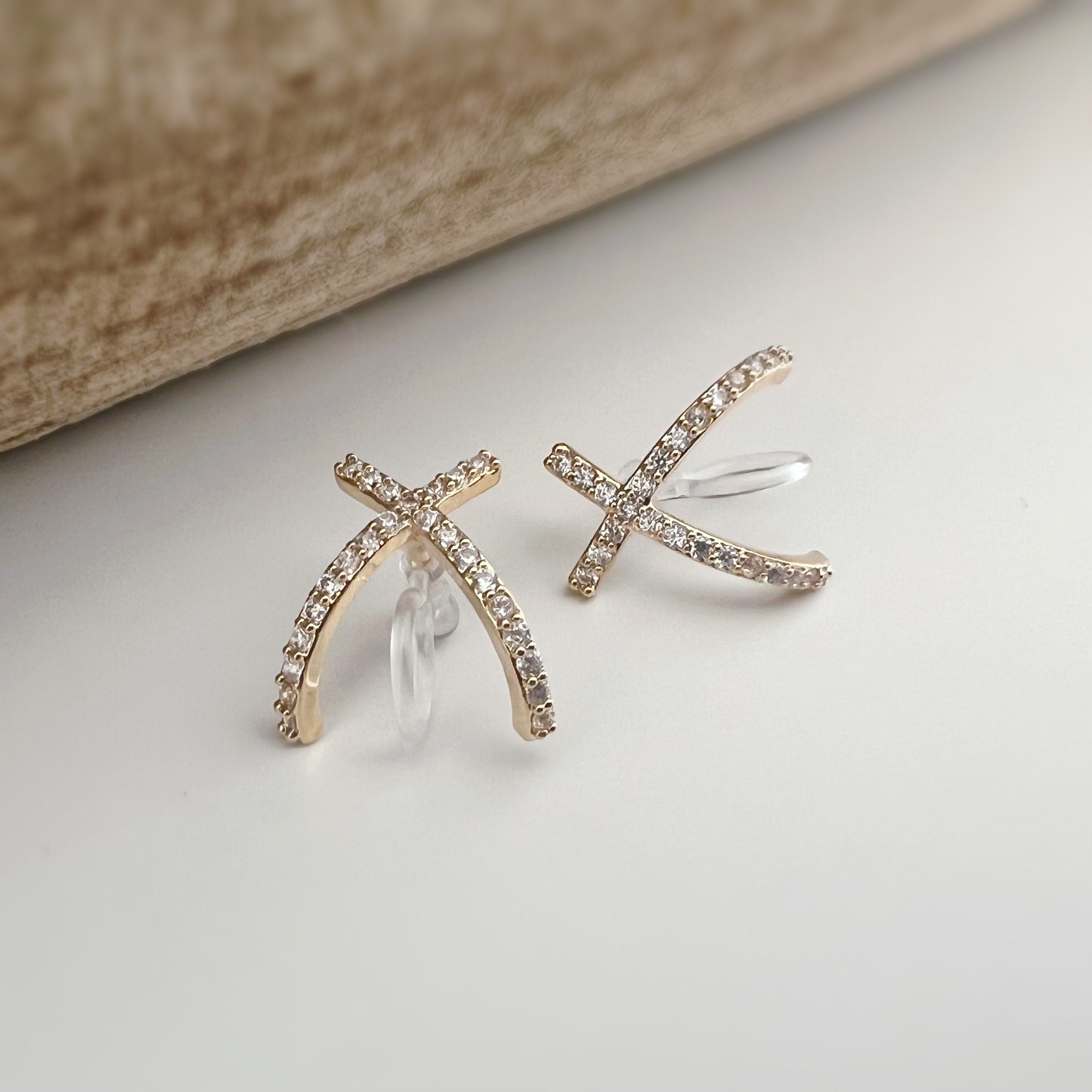 Cross mini zircon Clips Invisible gold color, Clips for non-pierced ears comfortable discreet delicate. Gifts Ready to give