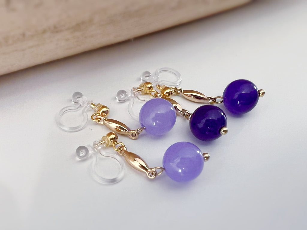 Boucles d'oreilles CLIPS INVISIBLES pendantes Or, petit barre, Perle couleur Violet Claire/ Violet foncé. Confortable. Prêt à offrir