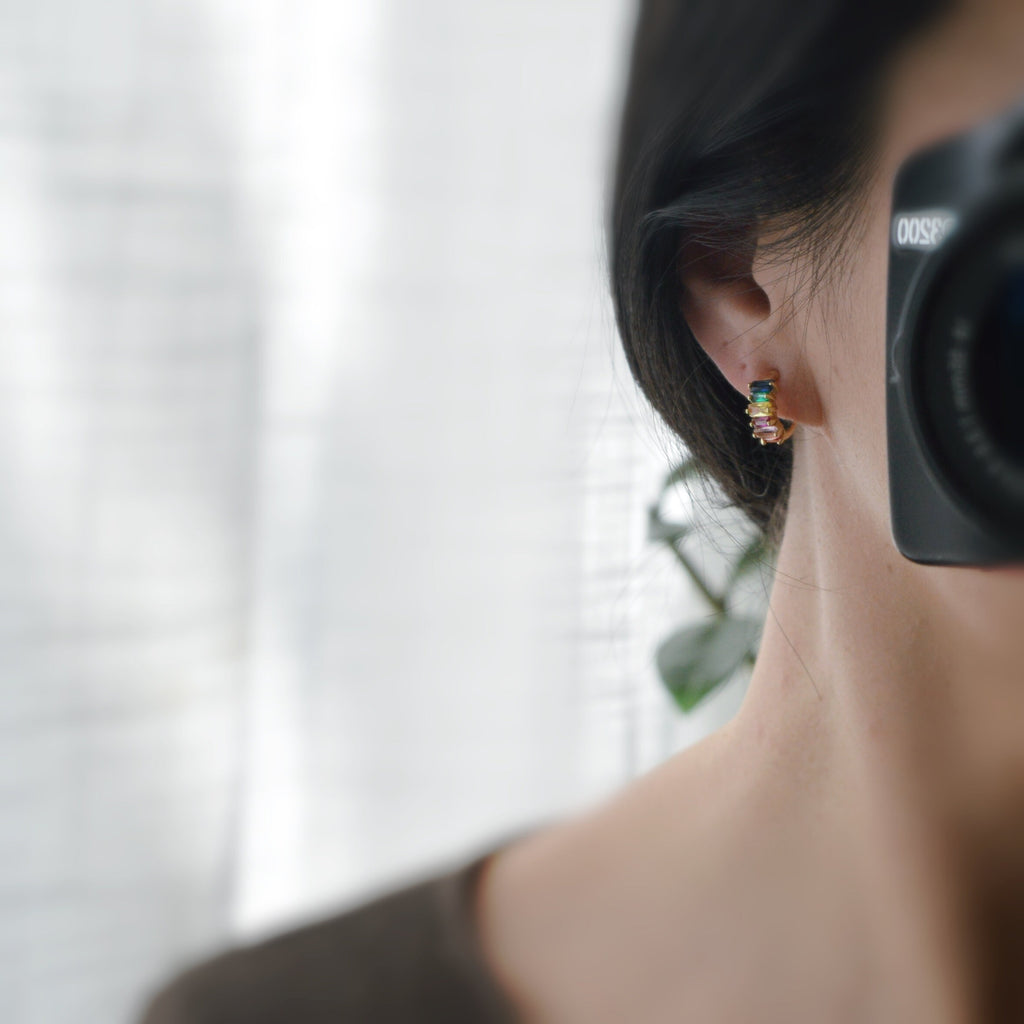 SANS DOULEUR ! Boucles d'oreilles CLIPS U spirale Cercle Mini Zircon rectangle coloré arc-en-ciel plaqué d'Or. Clips d'oreilles confortable.