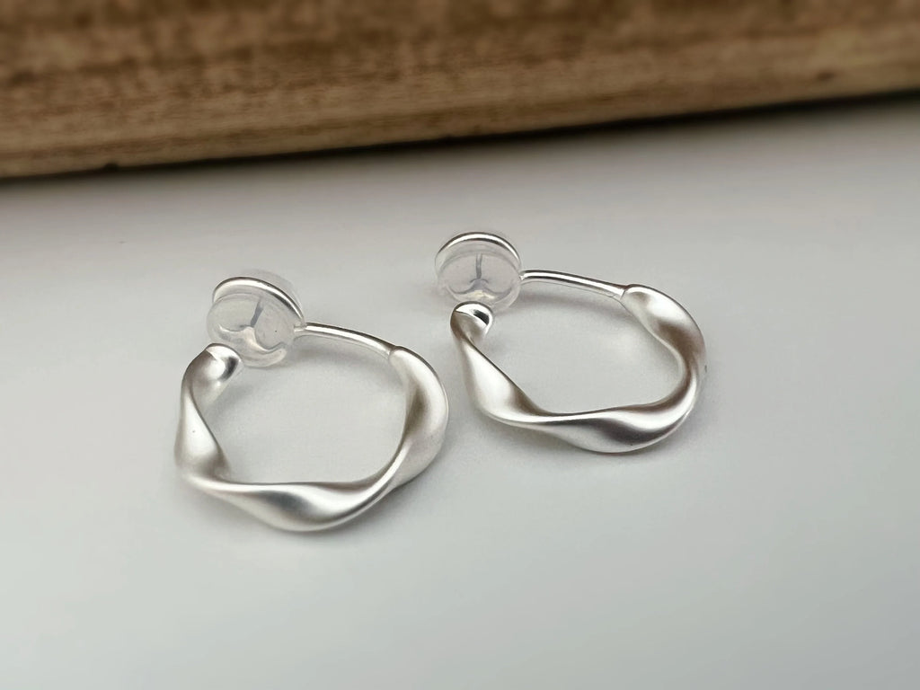 Twisted Circle 20mm - U Clip-on Earrings 