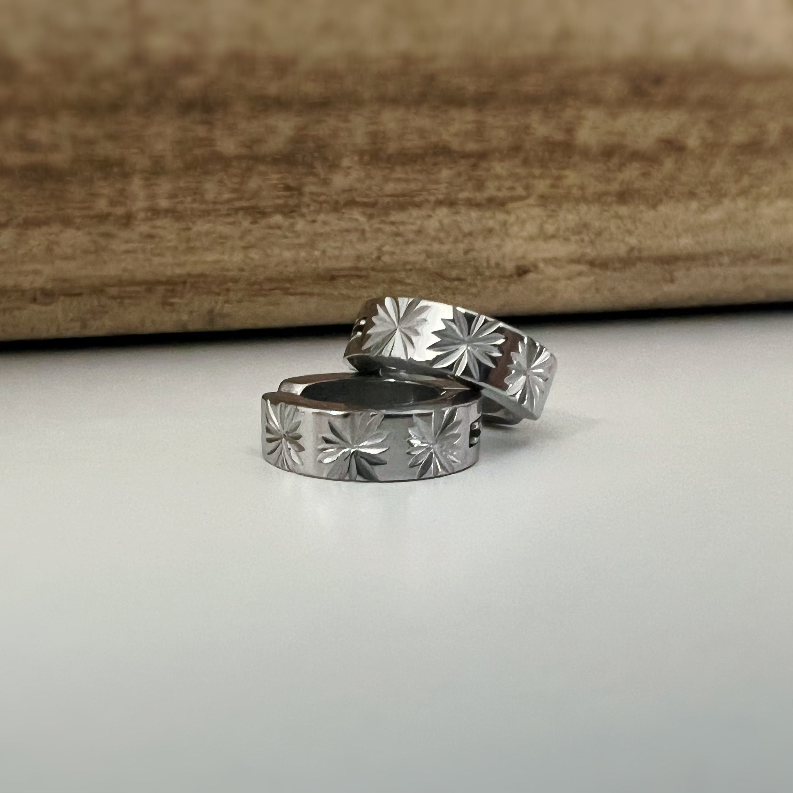 Boucles d'oreilles Rock CLIPS anneaux Argent givré Fleurs. Oreilles Non Percées. Bijoux quotidiens