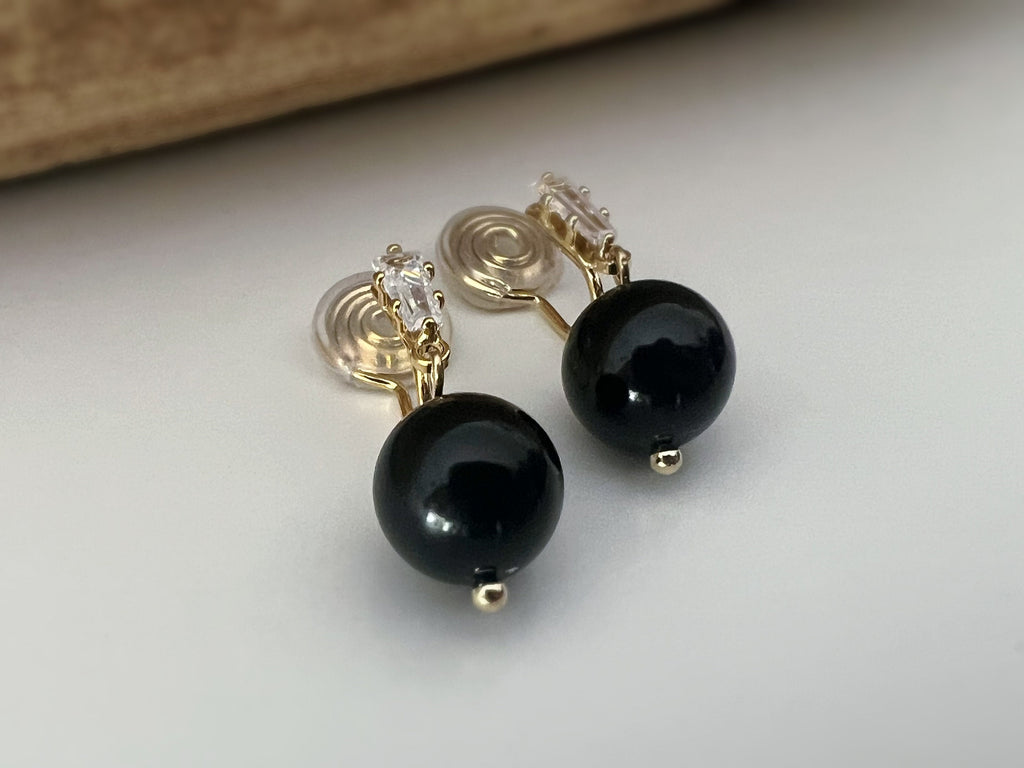 SANS DOULEUR ! Boucles d'oreilles CLIPS U Zircon spirale Perle Noir 10mm plaqué d'Or. Clips d'oreilles confortable. Prêt à offrir