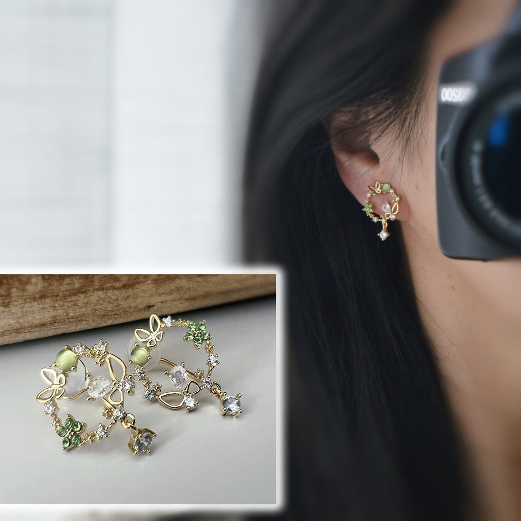 SANS DOULEUR ! Boucles d'oreilles CLIPS U pendants Zircon Papillons Mini fleur vert plaqué d'Or. Clips d'oreilles confortable. Prêt à offrir