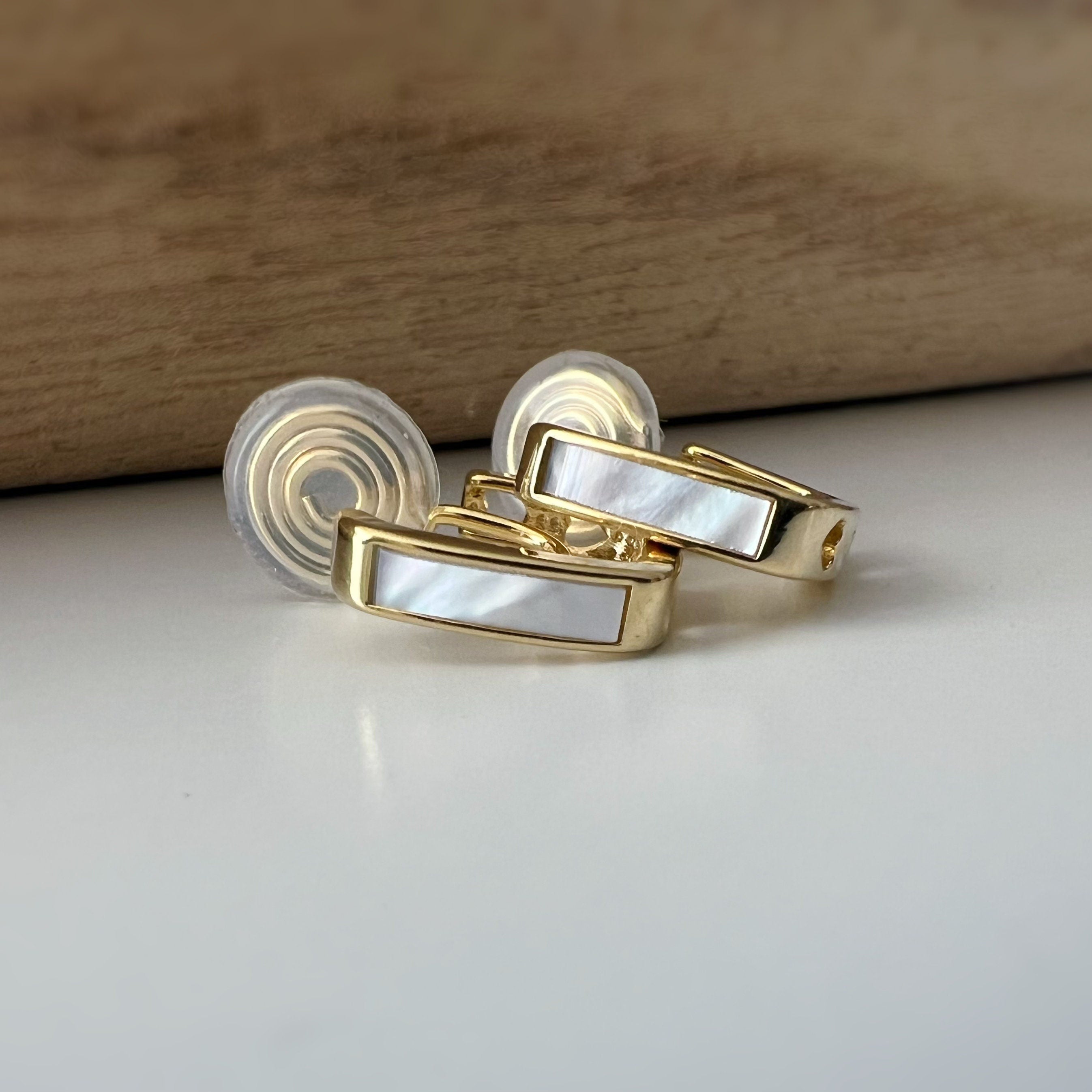 SANS DOULEUR ! Boucles d'oreilles CLIPS U spirale Or Petit carré en nacre blanc petit Coeur creux. Clips d'oreilles confortable Délicates
