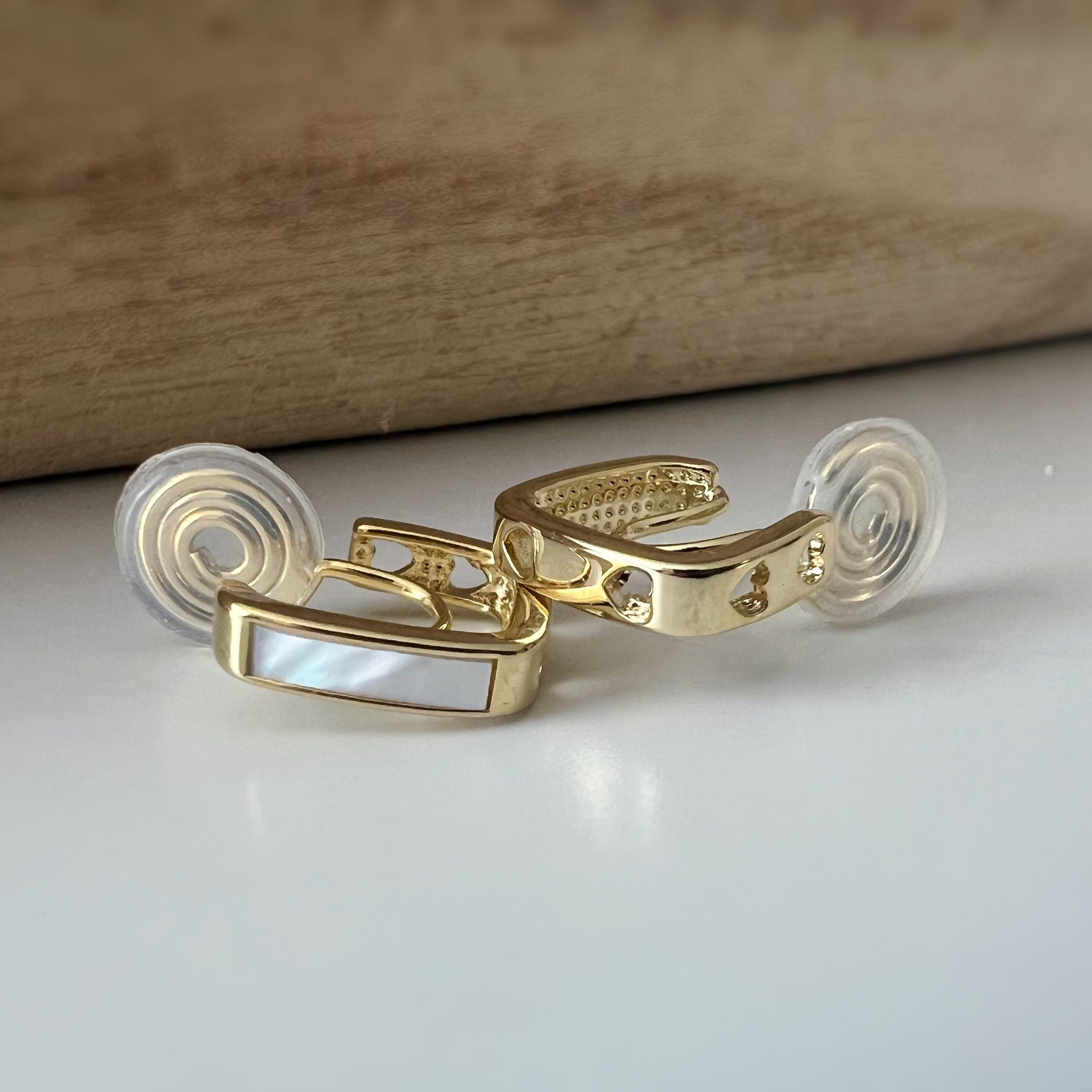 SANS DOULEUR ! Boucles d'oreilles CLIPS U spirale Or Petit carré en nacre blanc petit Coeur creux. Clips d'oreilles confortable Délicates