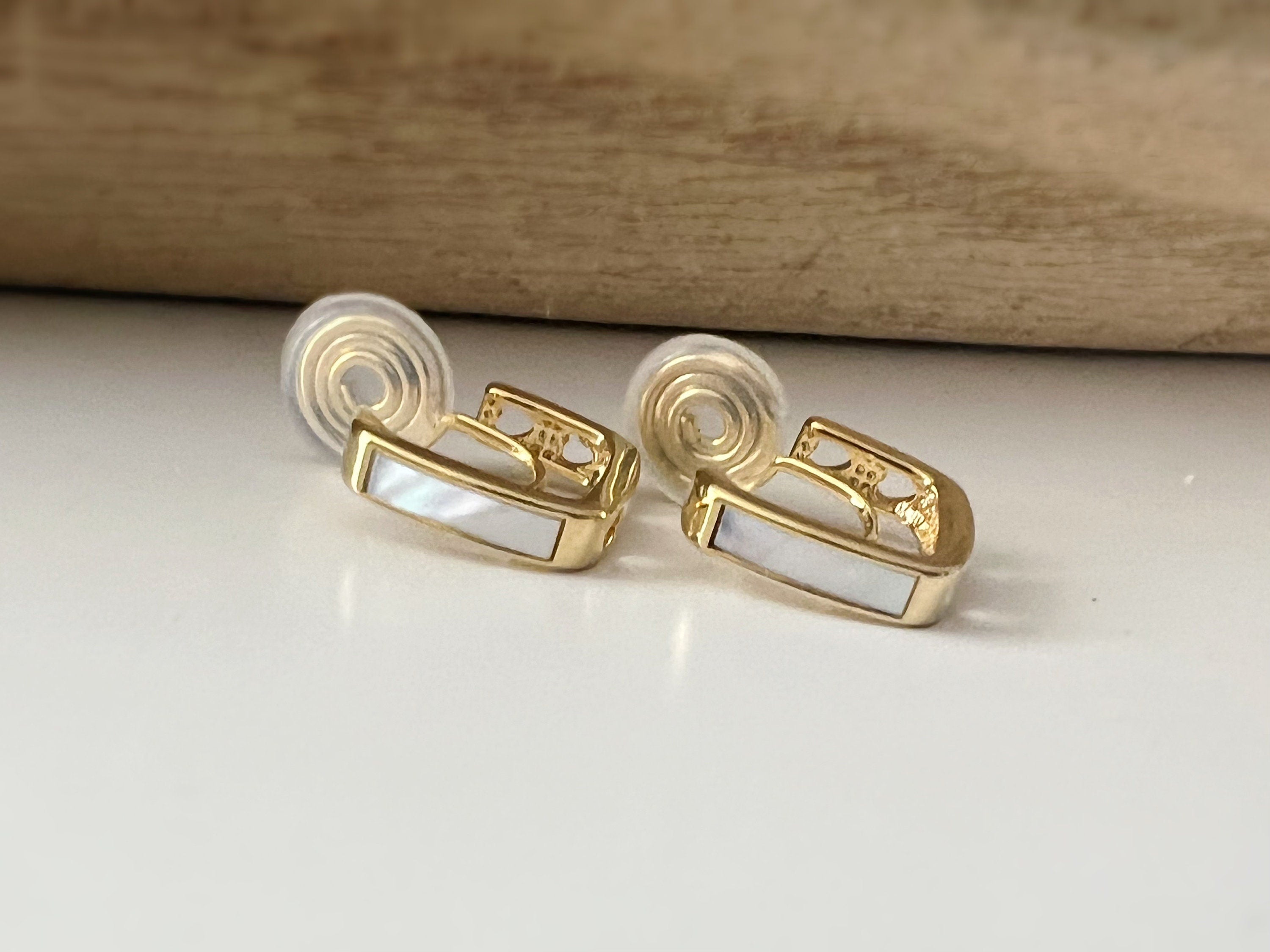 SANS DOULEUR ! Boucles d'oreilles CLIPS U spirale Or Petit carré en nacre blanc petit Coeur creux. Clips d'oreilles confortable Délicates