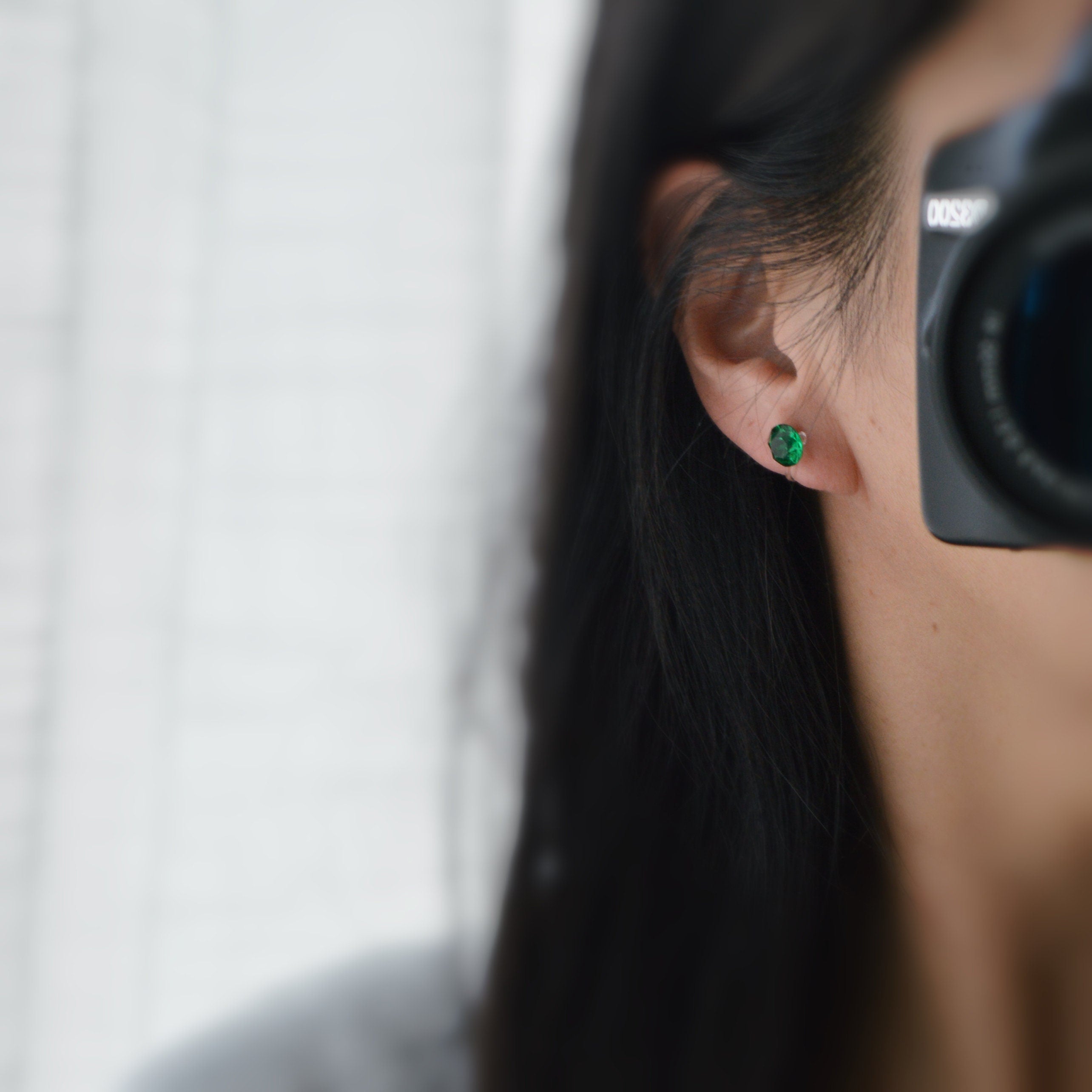 Boucles d'oreilles CLIPS invisible Cristal Rond Vert Majestic Green PureCristal, Clips d'Oreille Petit cristal Vert Minimaliste.