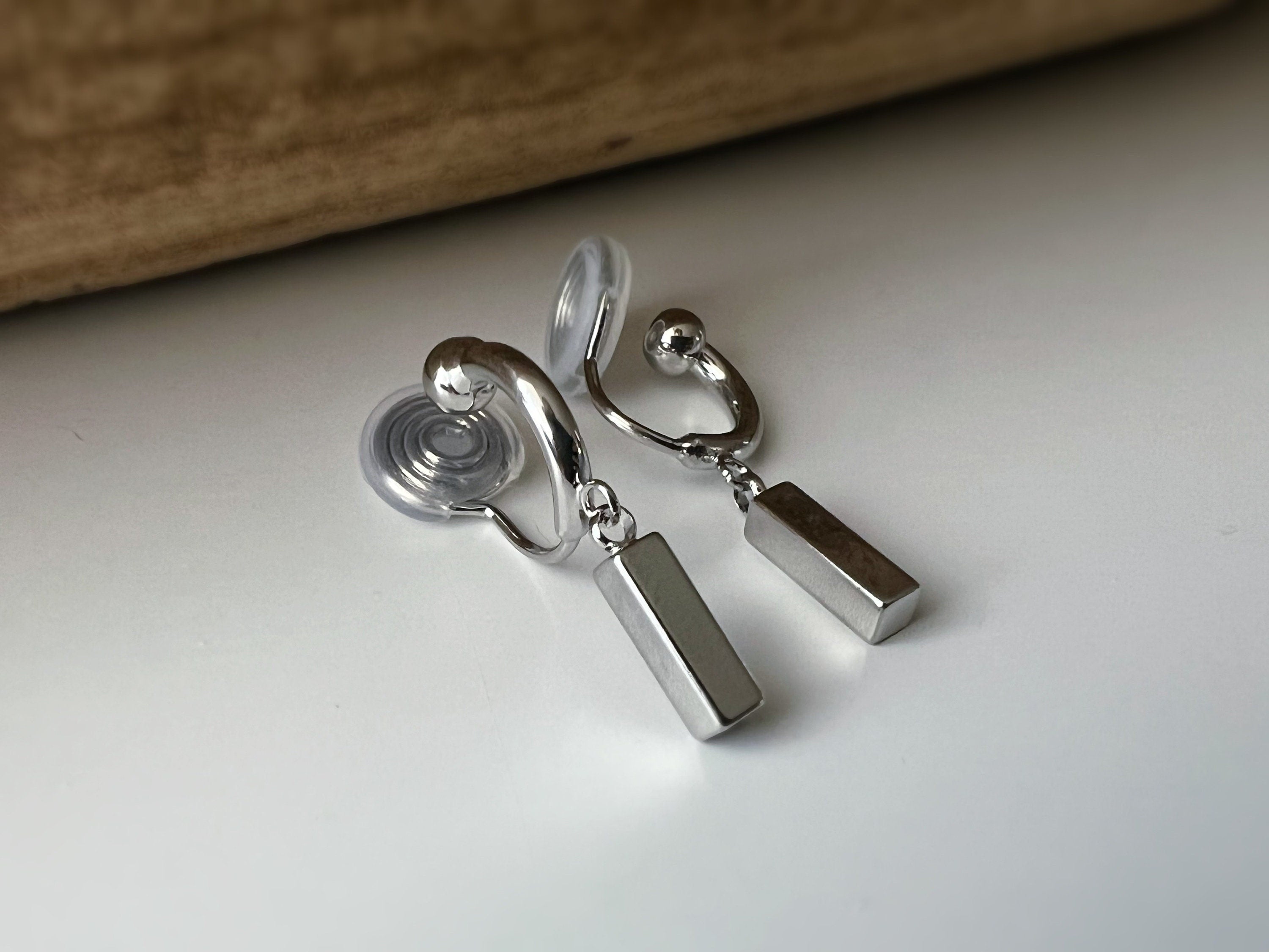 SANS DOULEUR ! Boucles d'oreilles pendantes rectangulaires clips u spirale Cercle Argent. Clips d'oreilles confortable Délicates